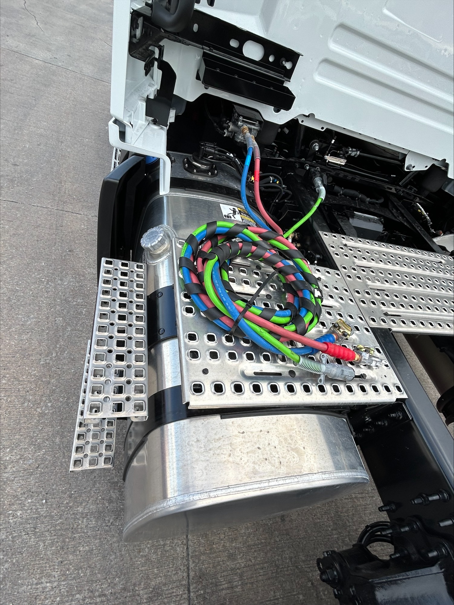 2025 Volvo - image 10