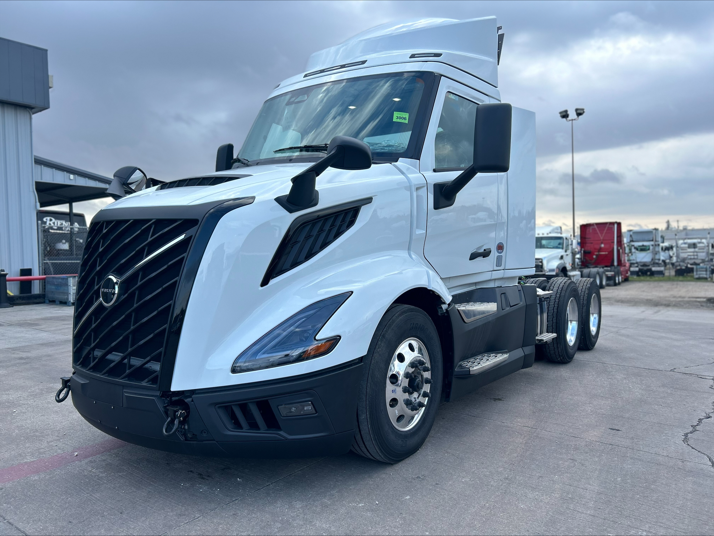 2025 Volvo - image 1