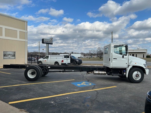 2025 Hino L6 - image 3