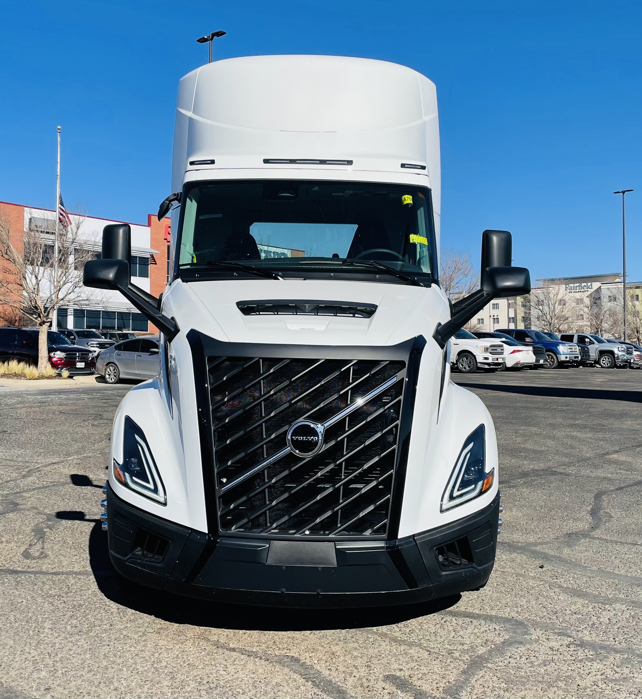 2025 Volvo - image 2