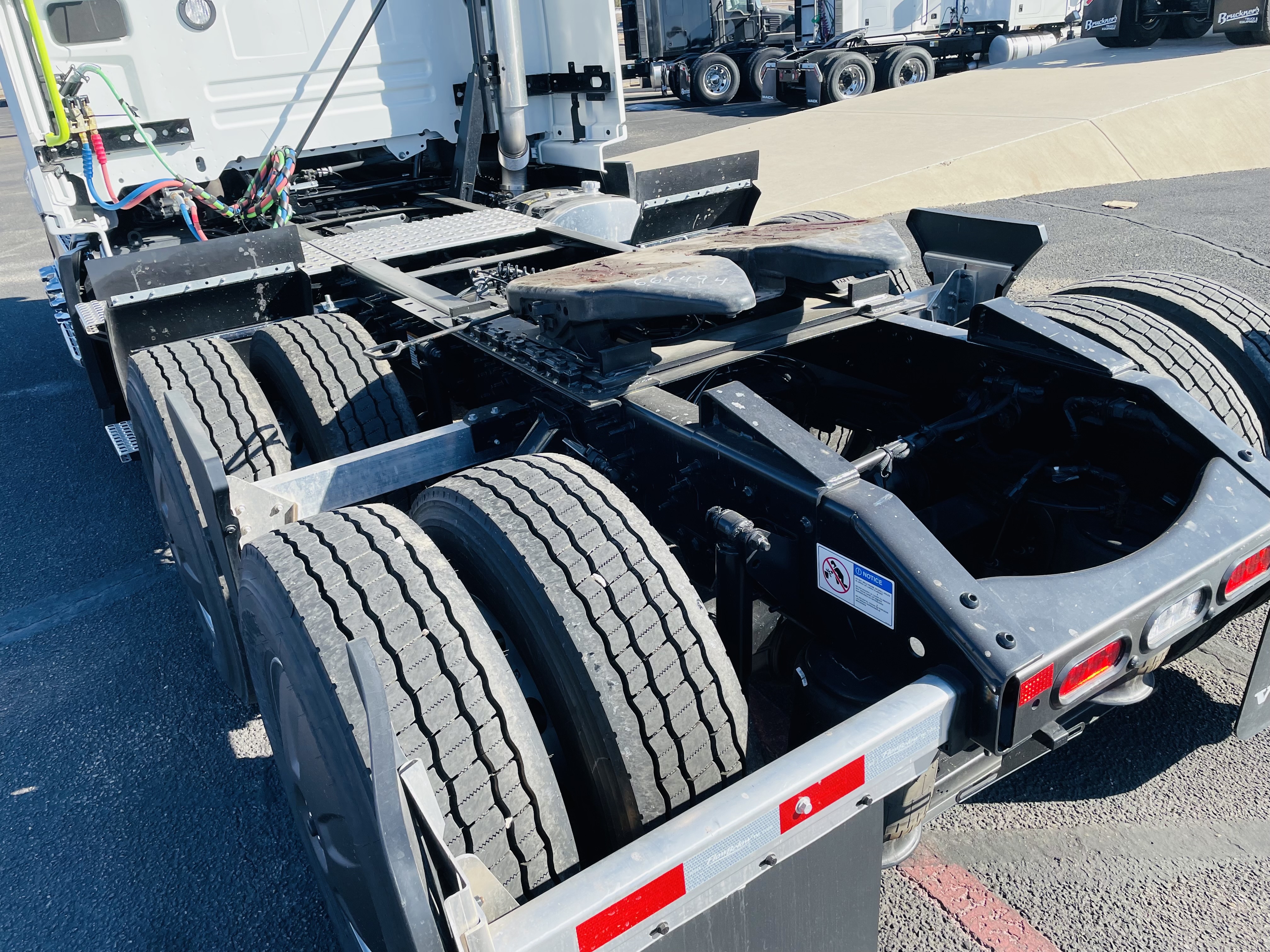 2025 Volvo - image 11