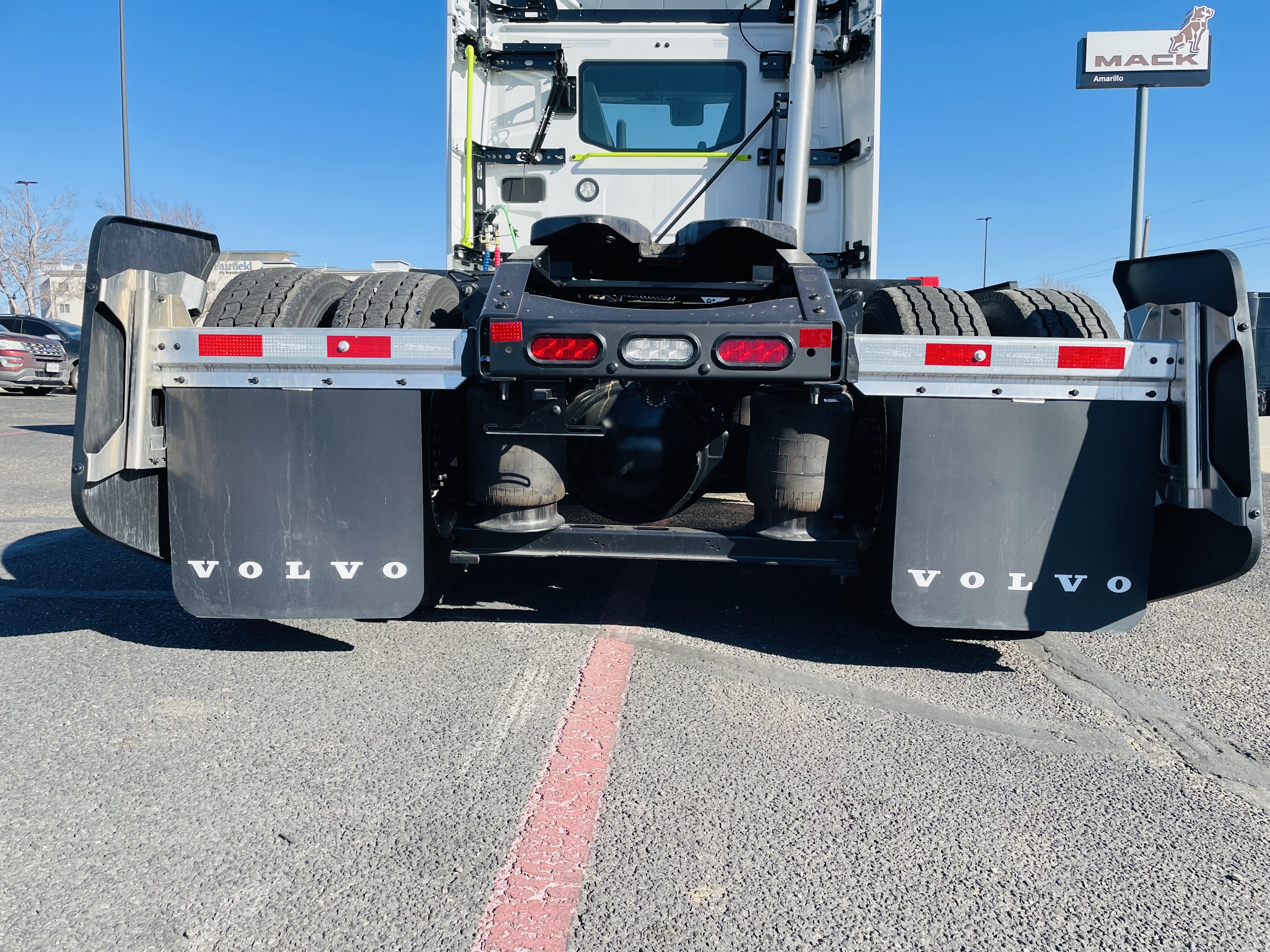 2025 Volvo - image 10