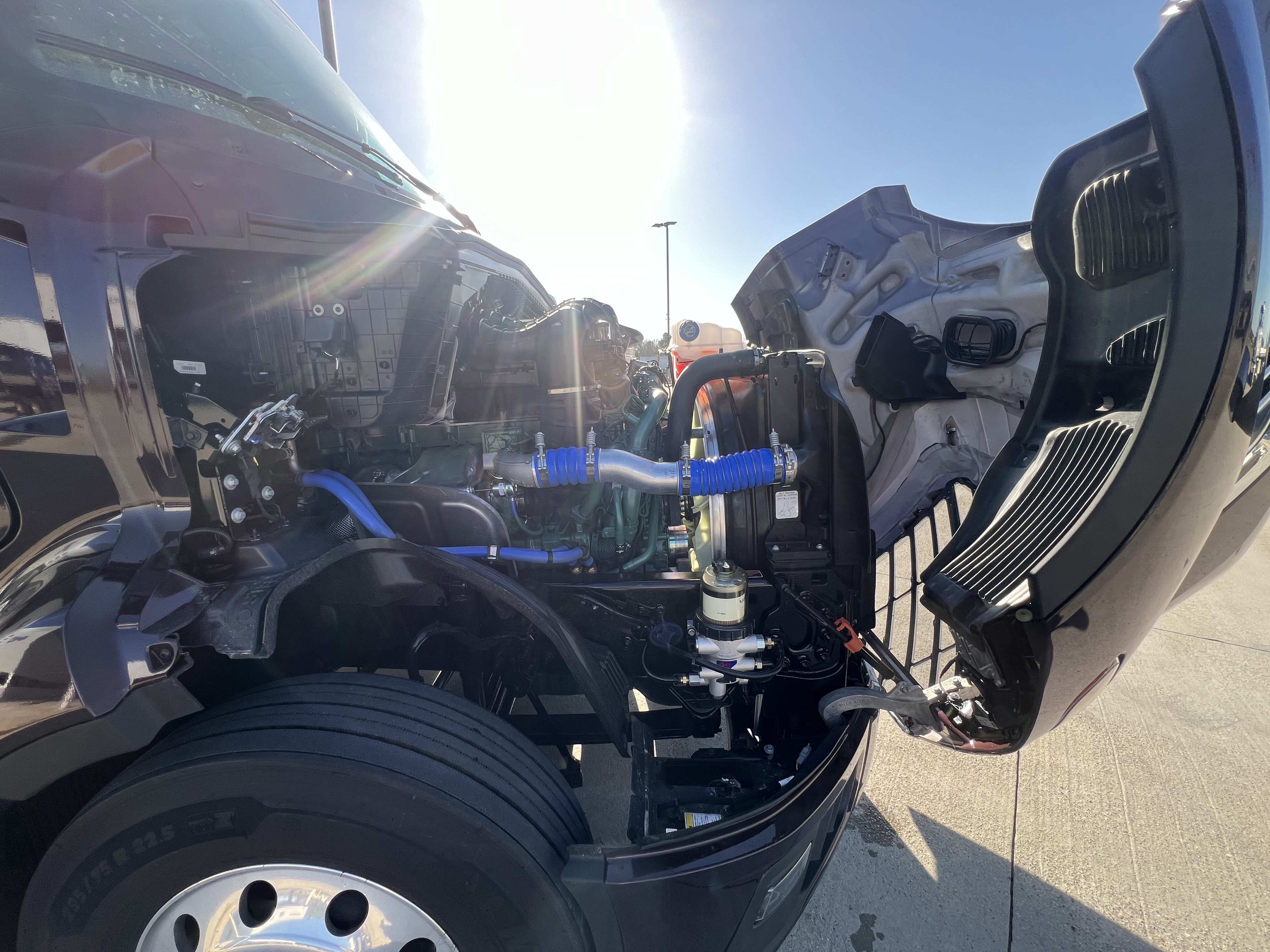 2025 Volvo - image 20