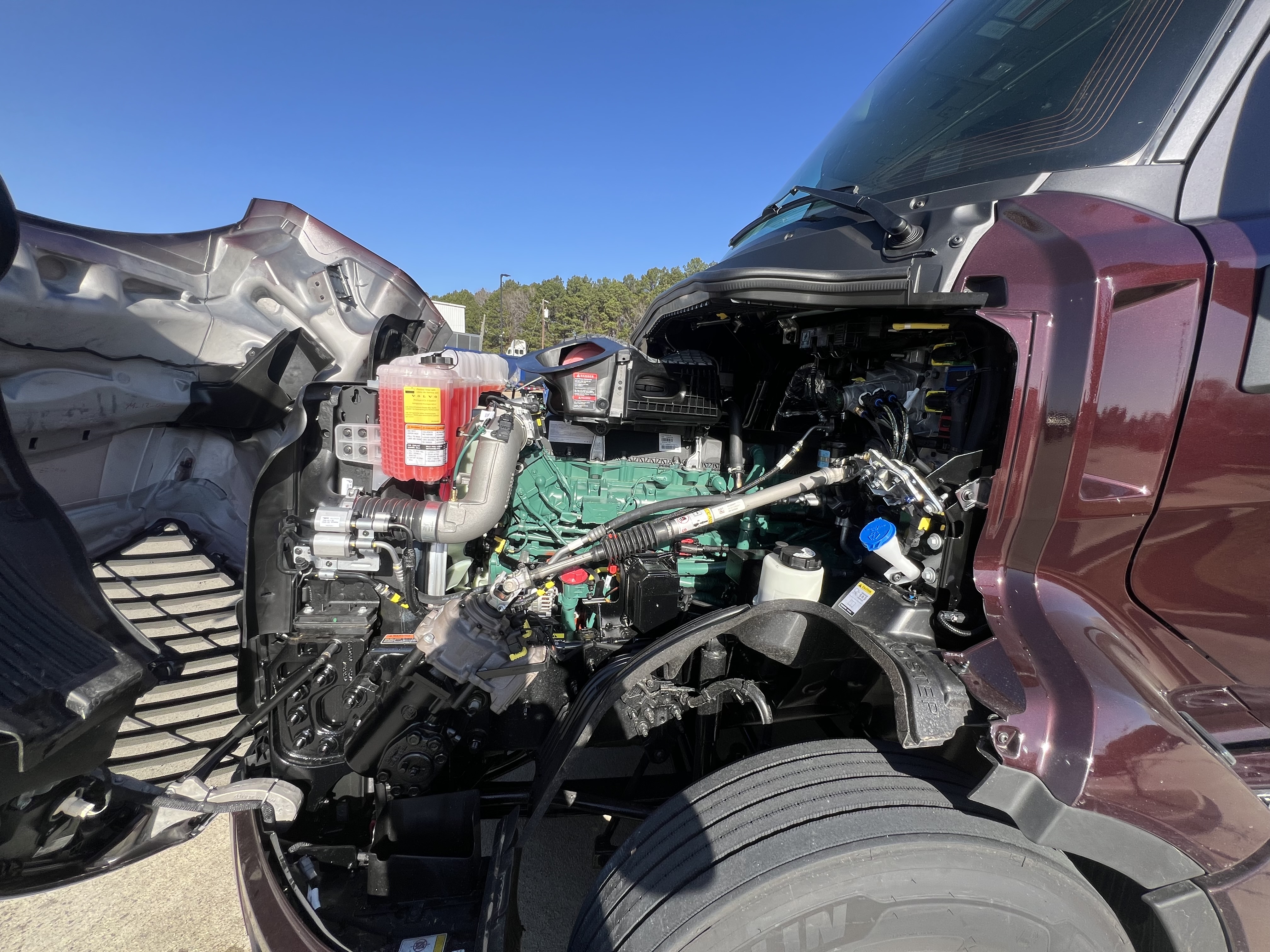 2025 Volvo - image 19