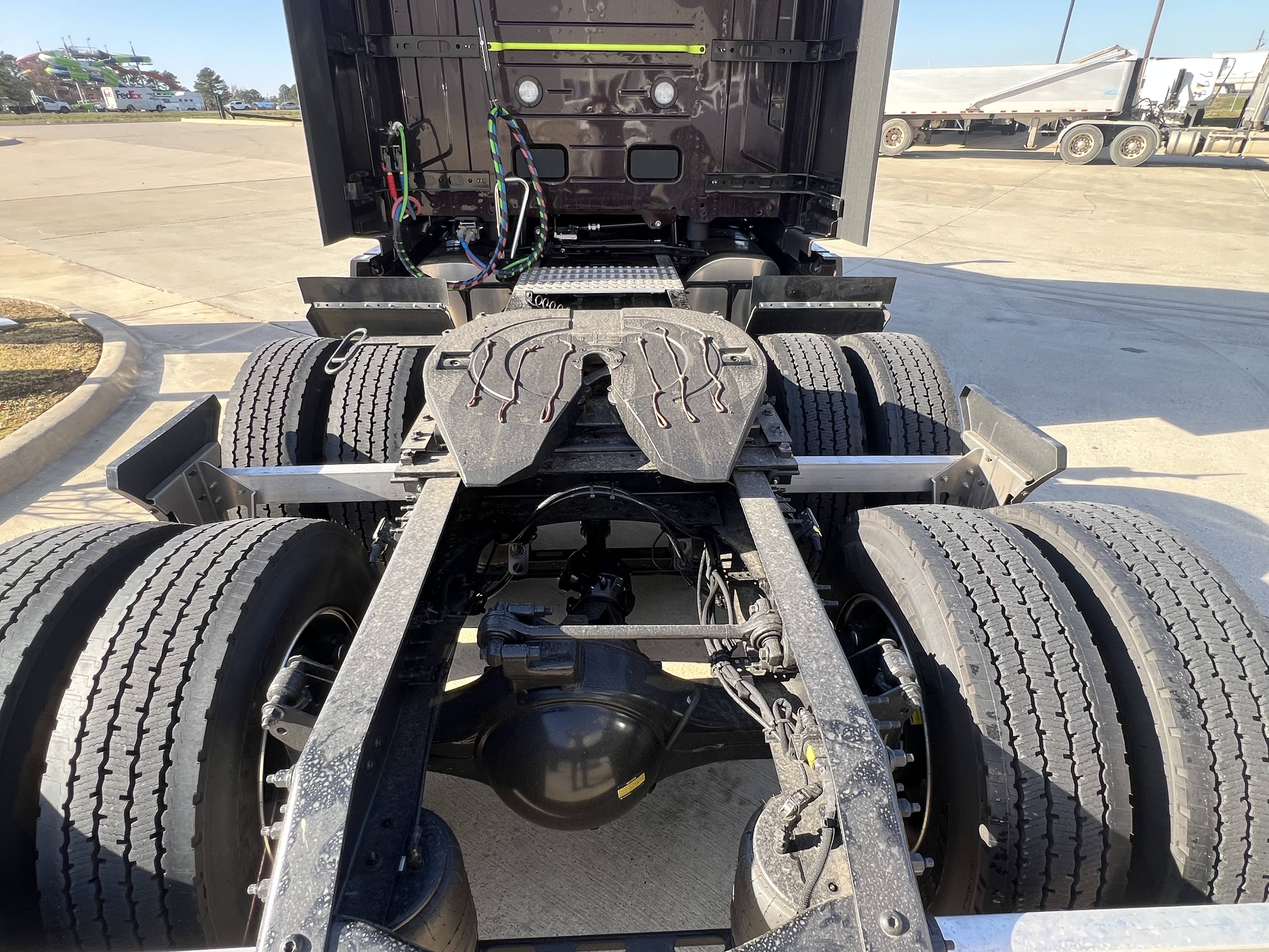 2025 Volvo - image 17