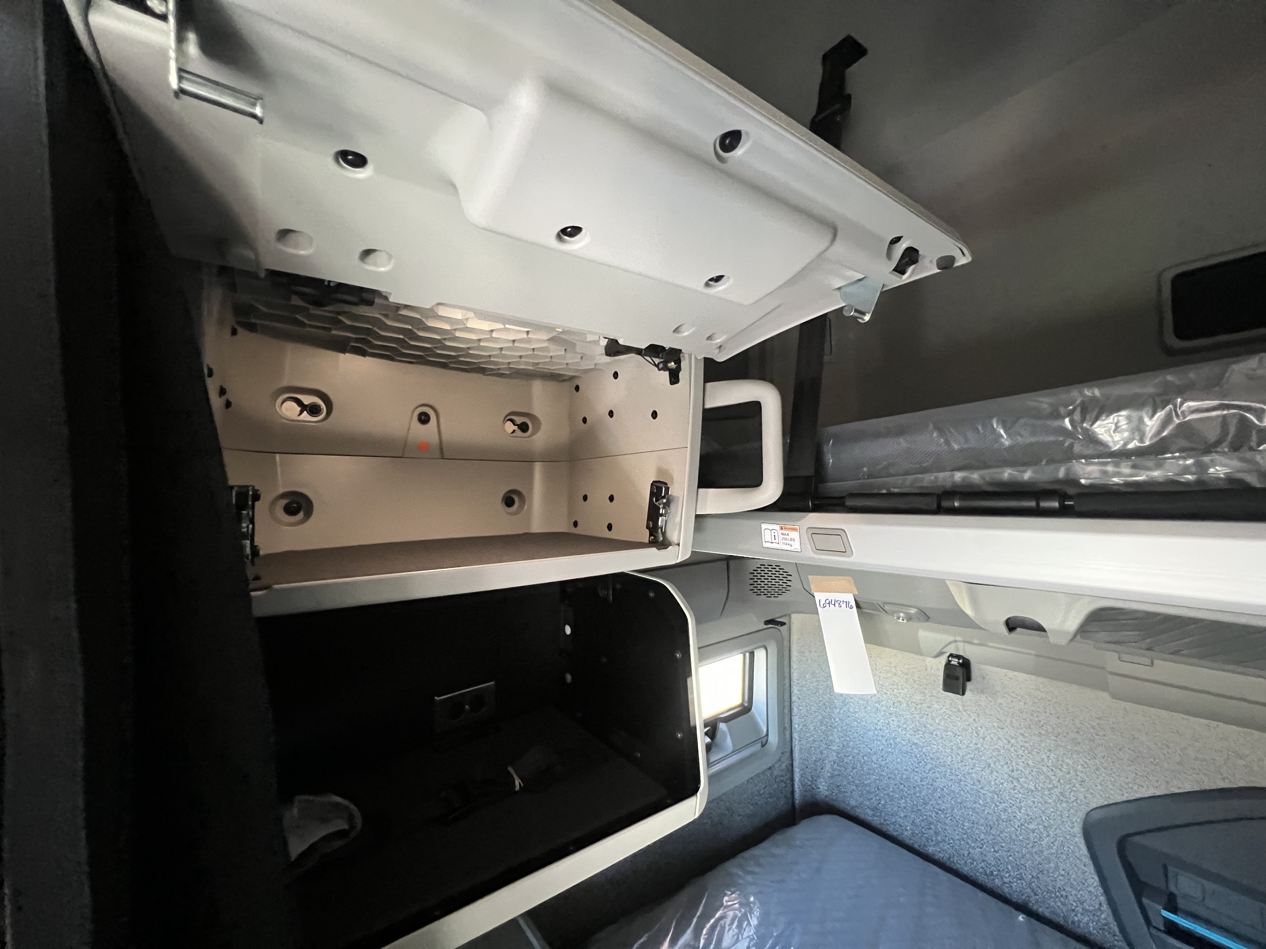 2025 Volvo - image 11