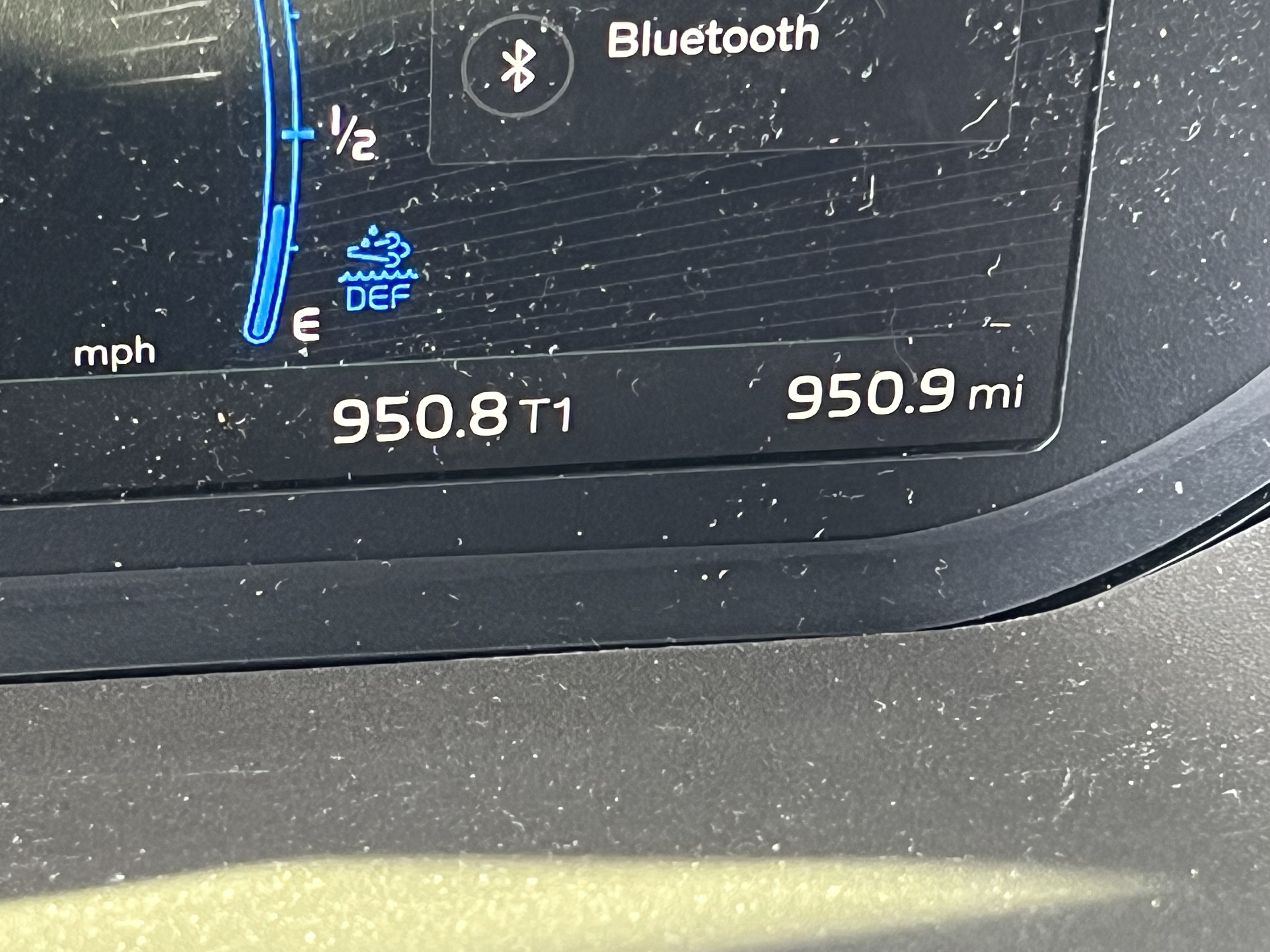 2025 Volvo - image 14