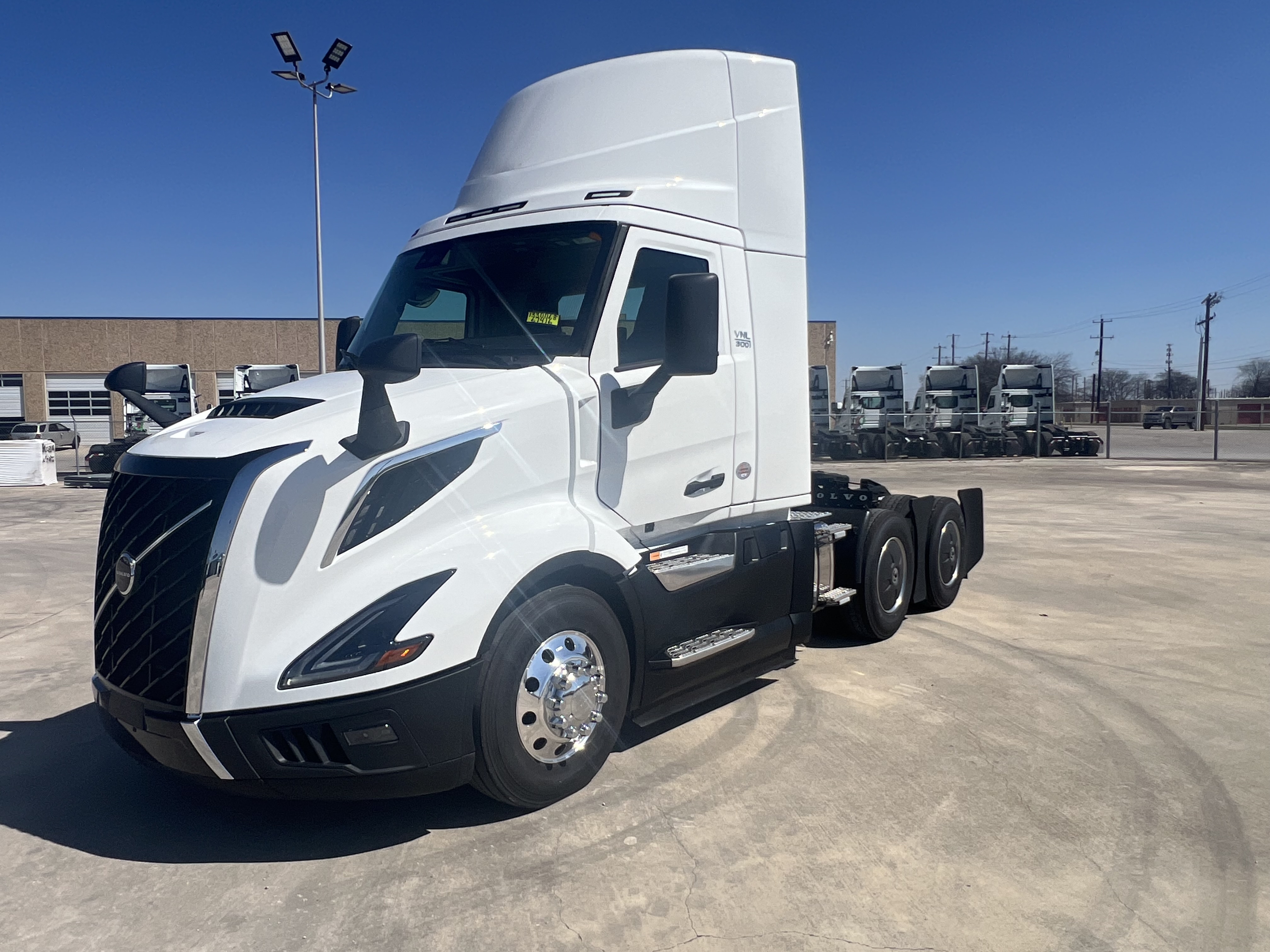 2025 Volvo - image 1