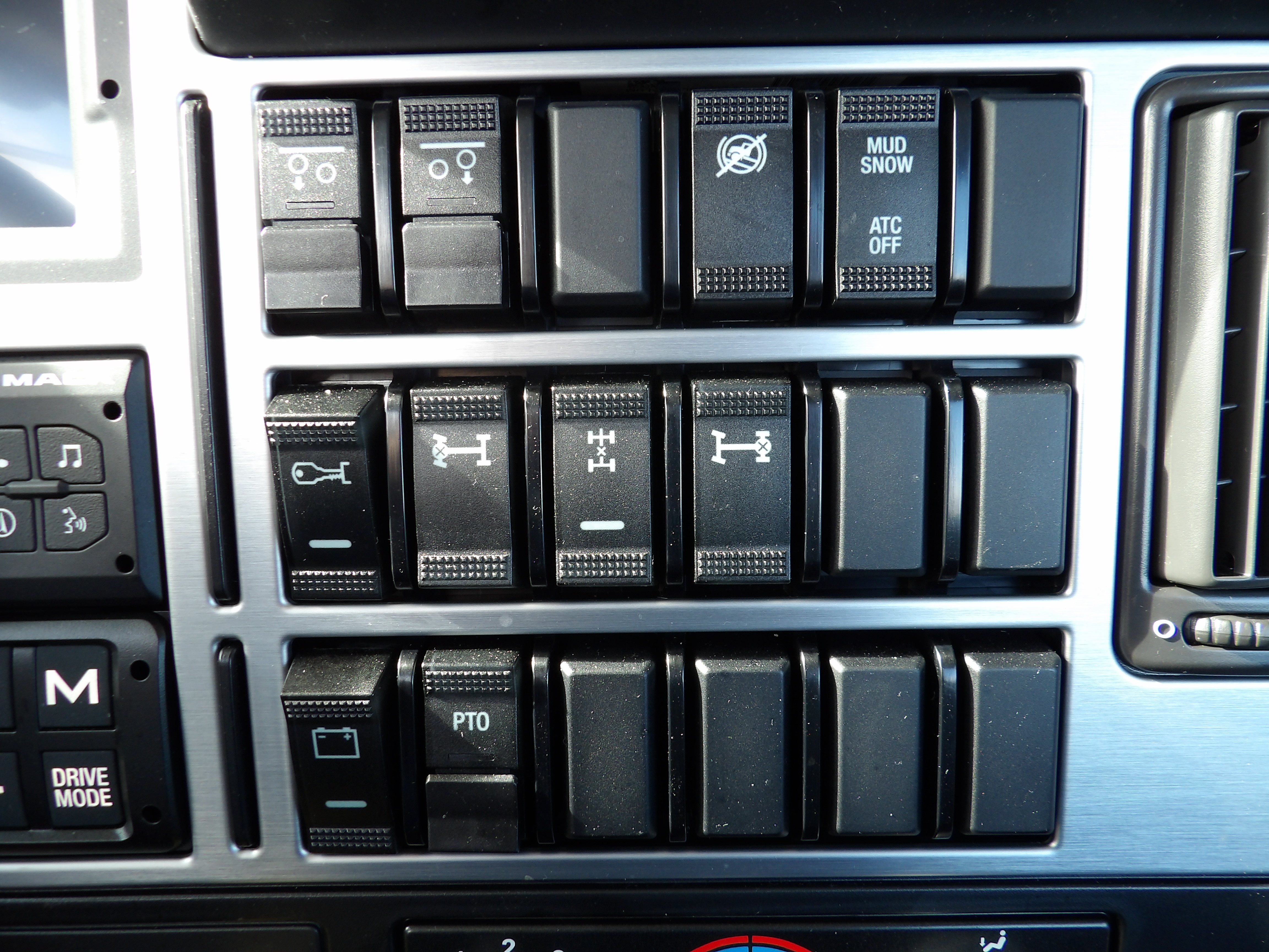 2025 Mack - image 33