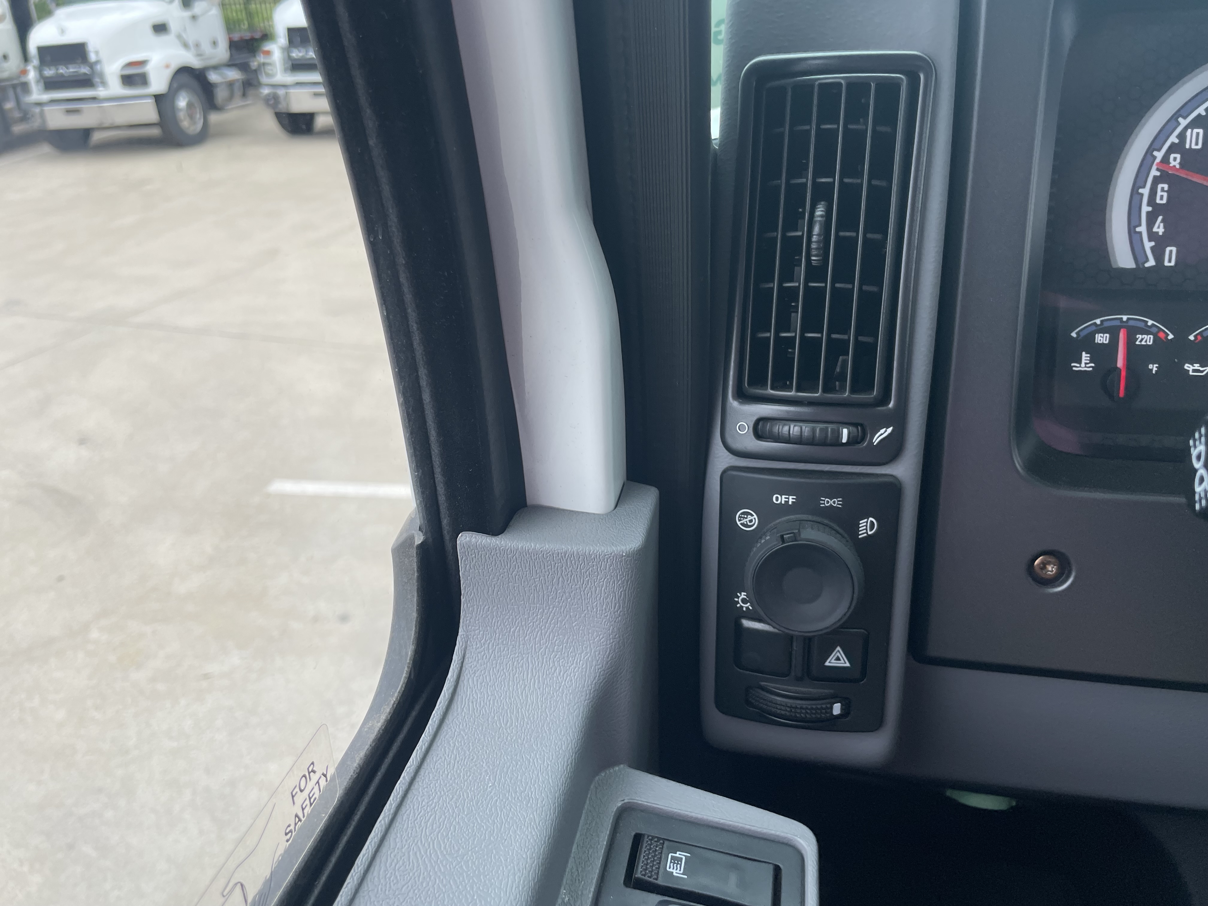 2025 Mack - image 30