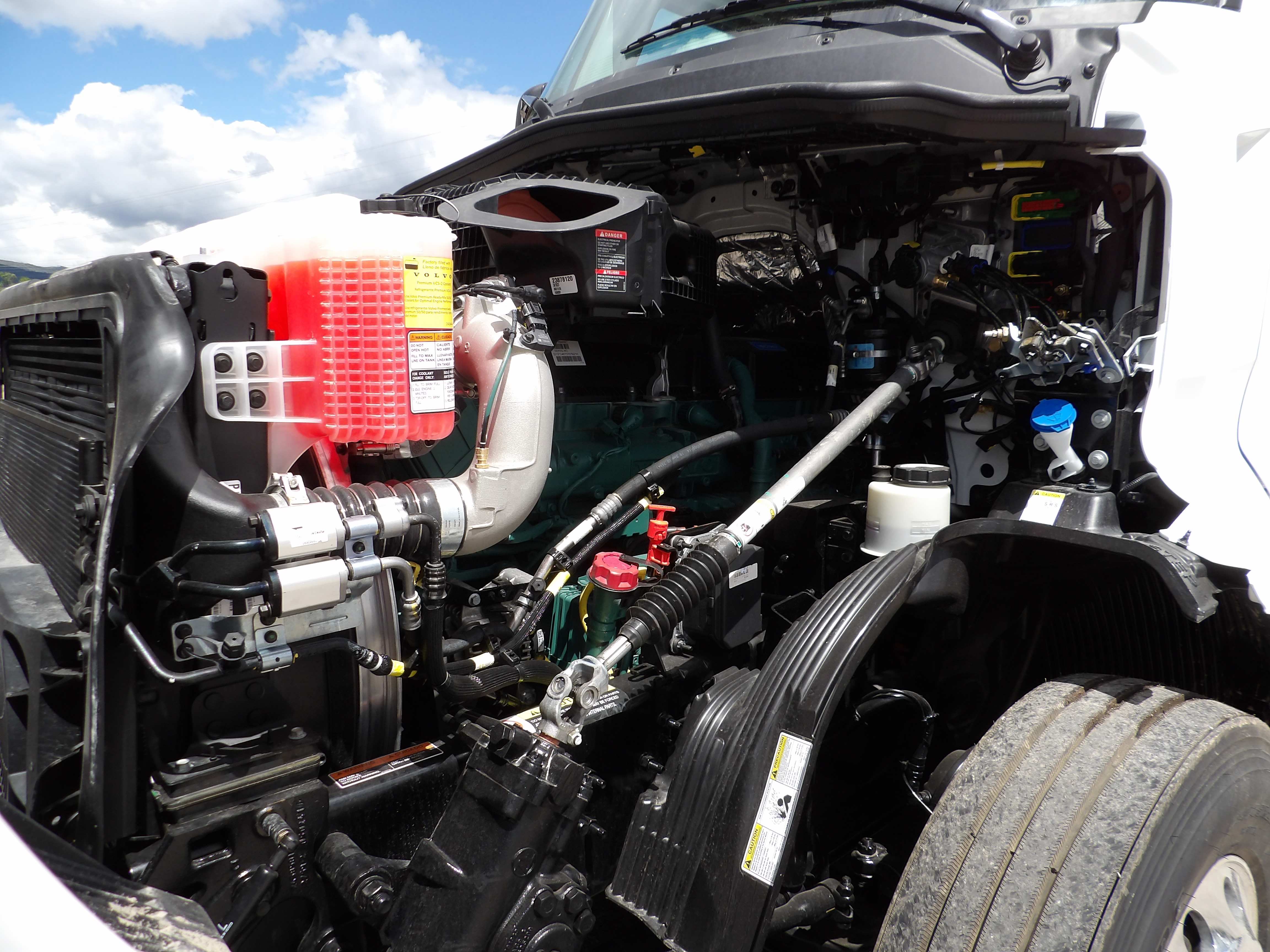 2025 Volvo - image 12