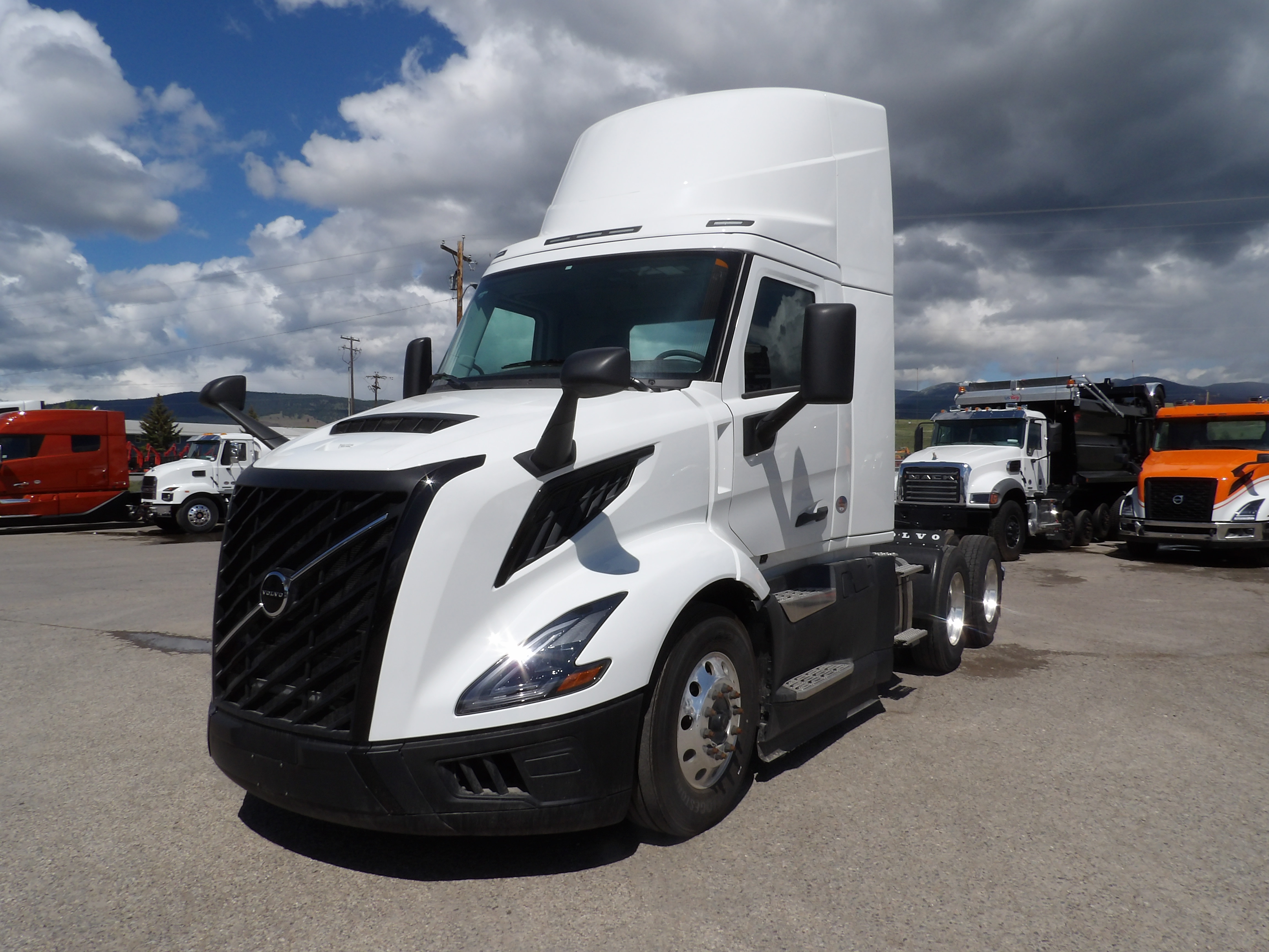 2025 Volvo - image 1