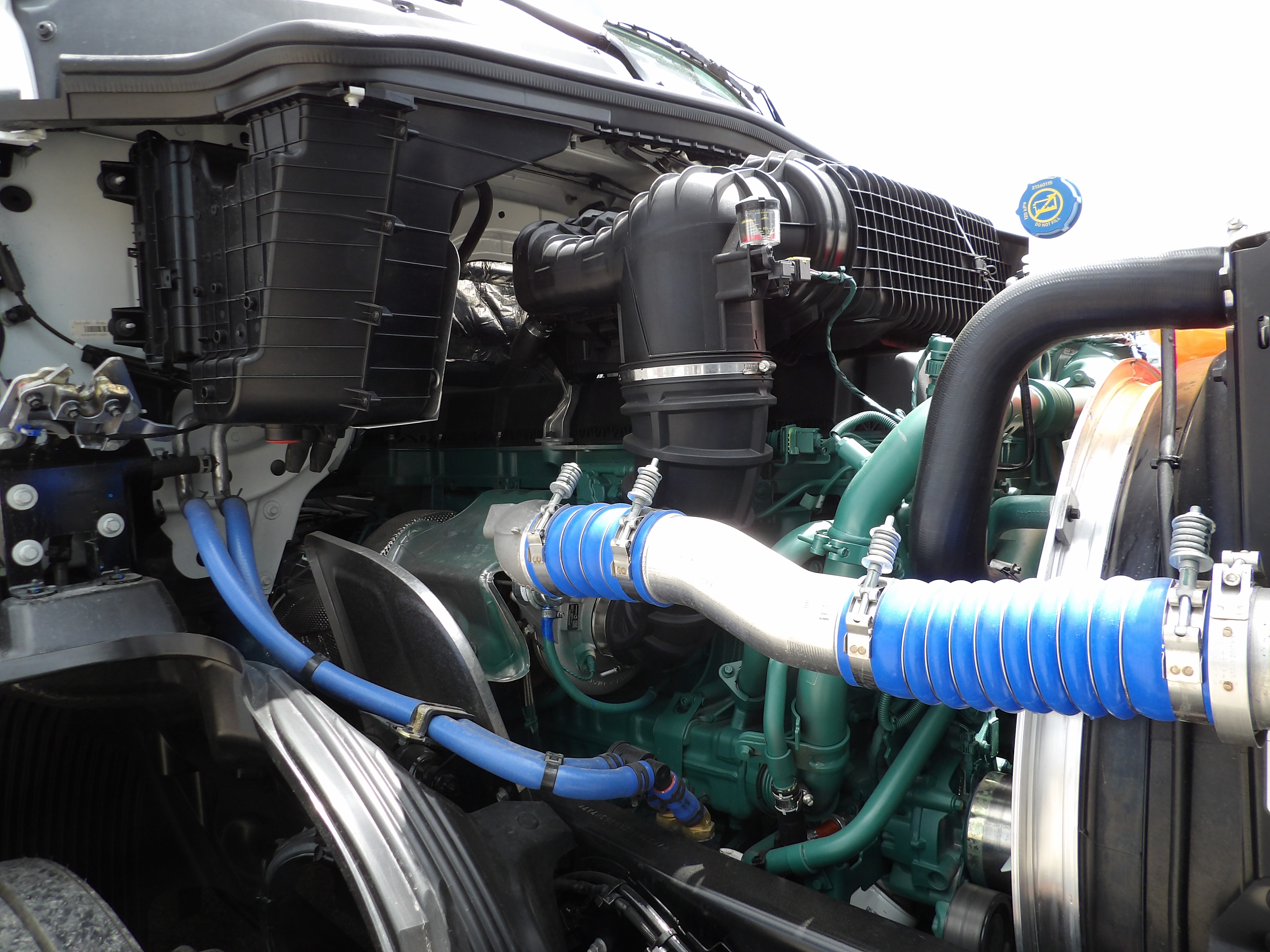 2025 Volvo - image 9