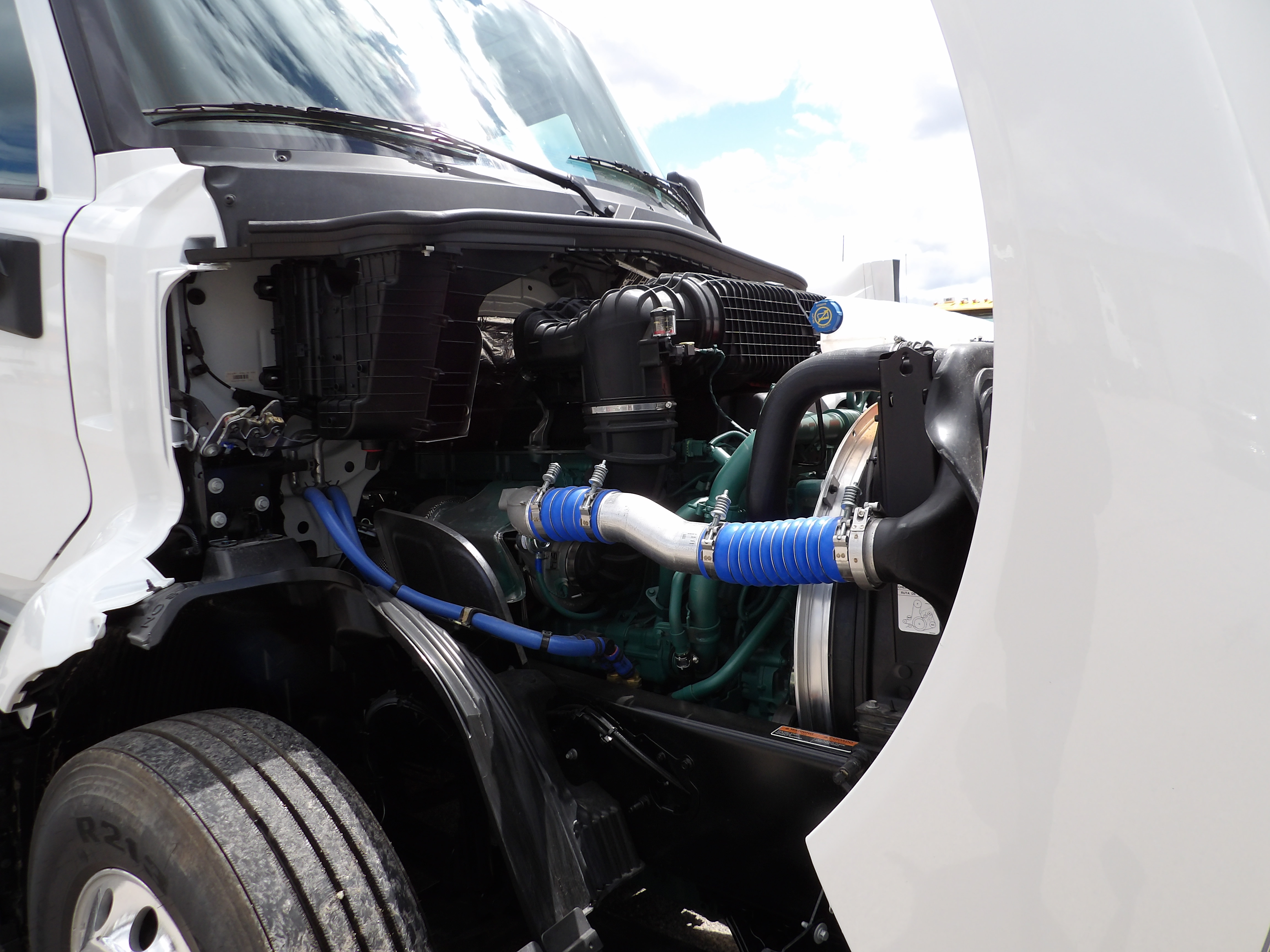 2025 Volvo - image 10