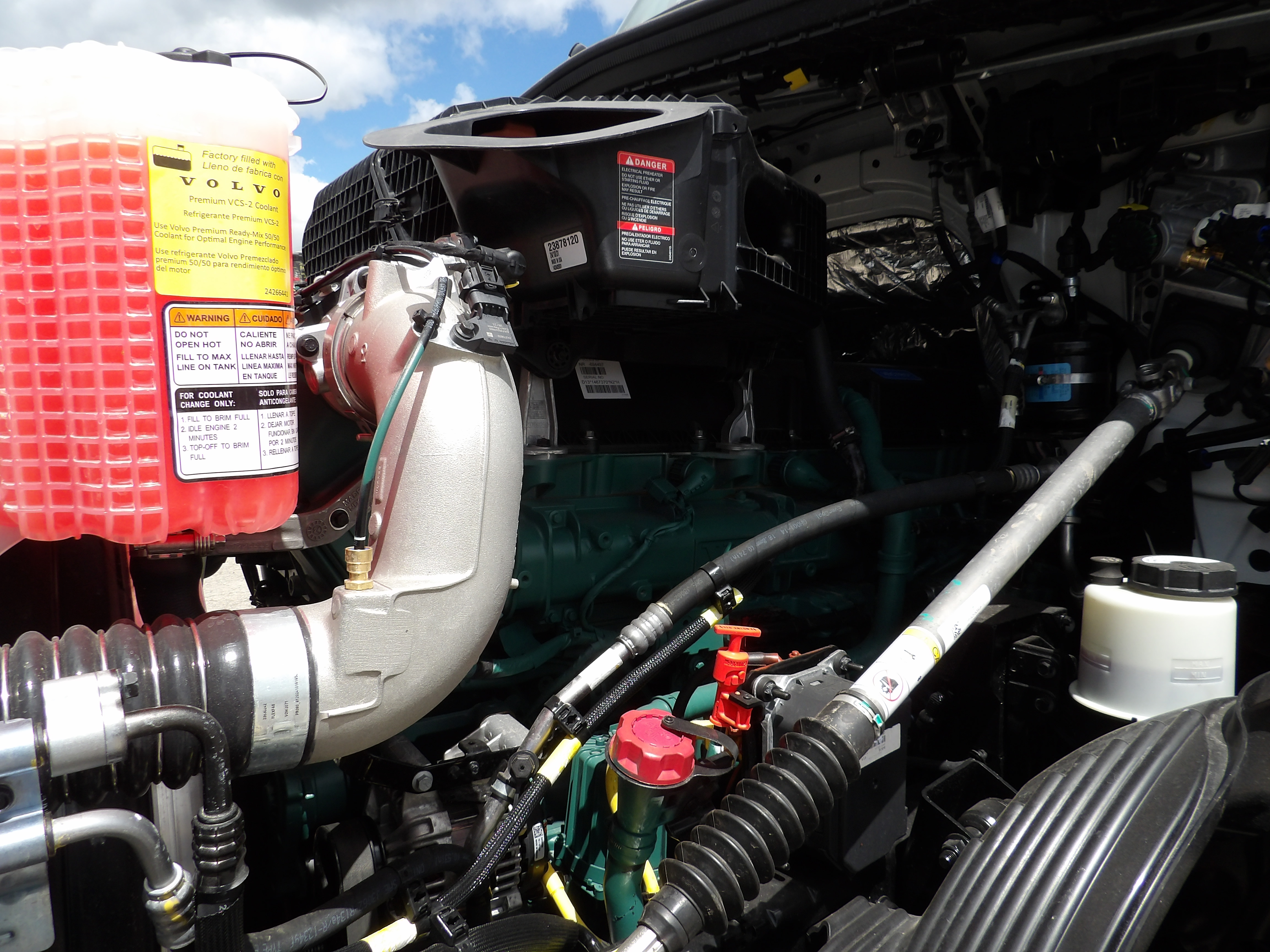 2025 Volvo - image 11