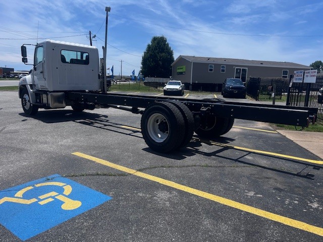 2026 Hino L7 - image 7