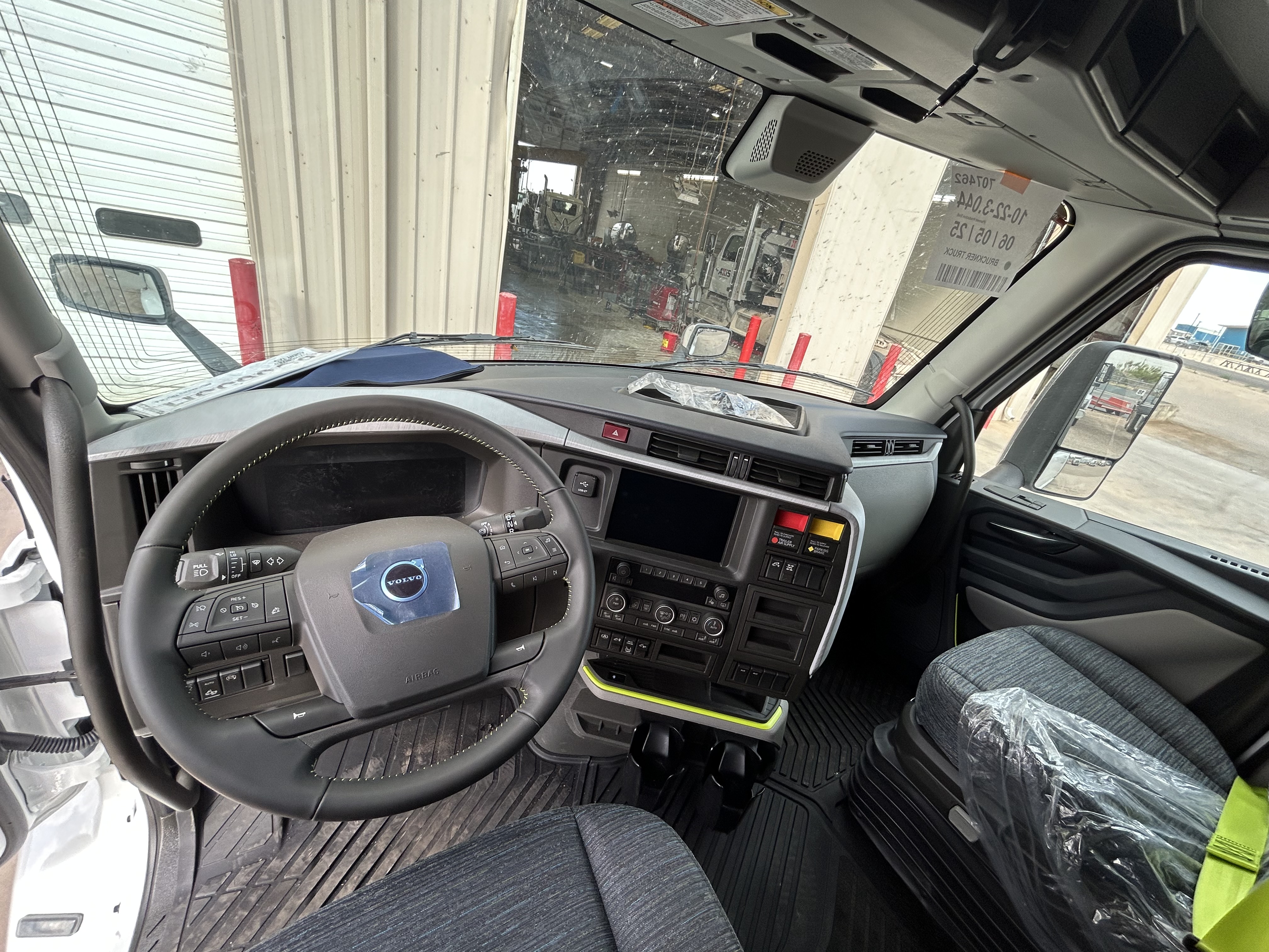 2026 Volvo - image 10