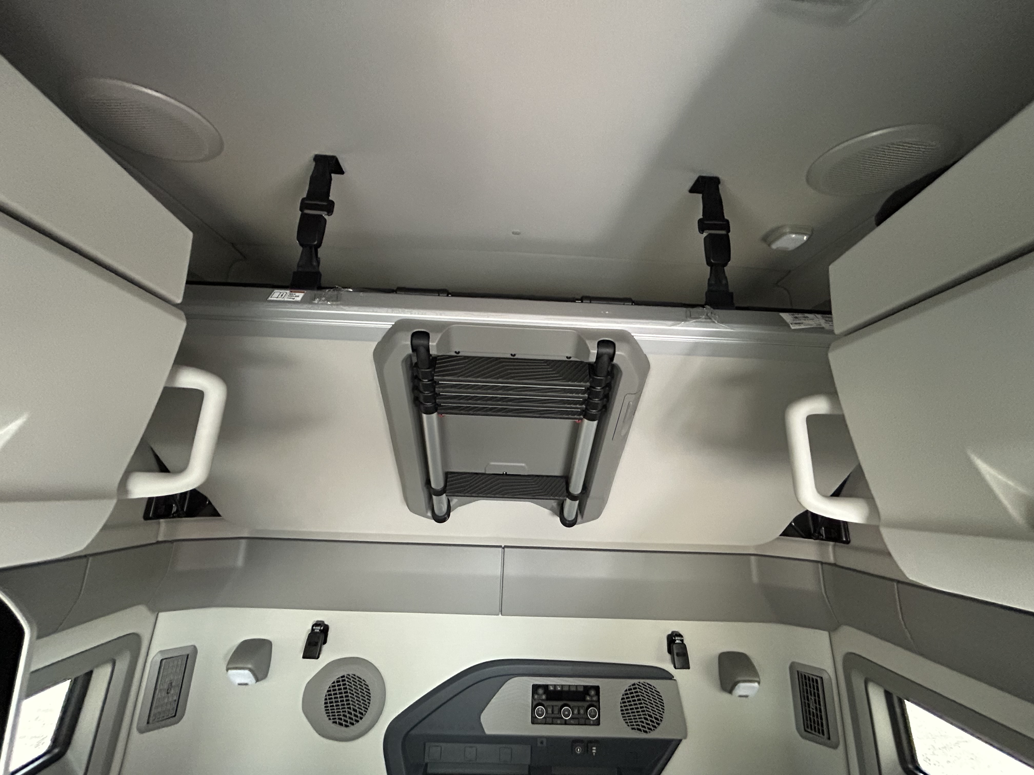 2026 Volvo - image 13