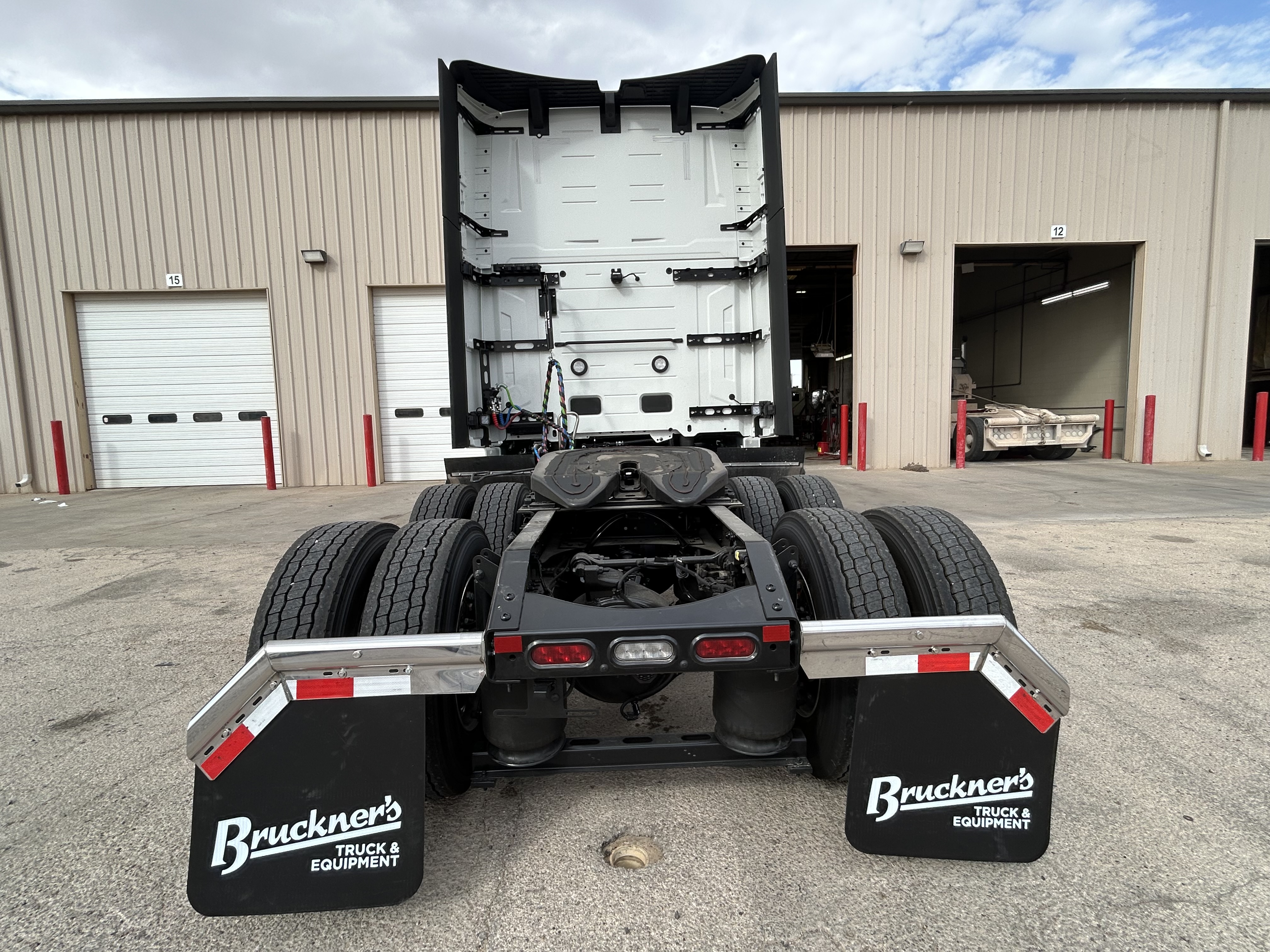 2026 Volvo - image 6