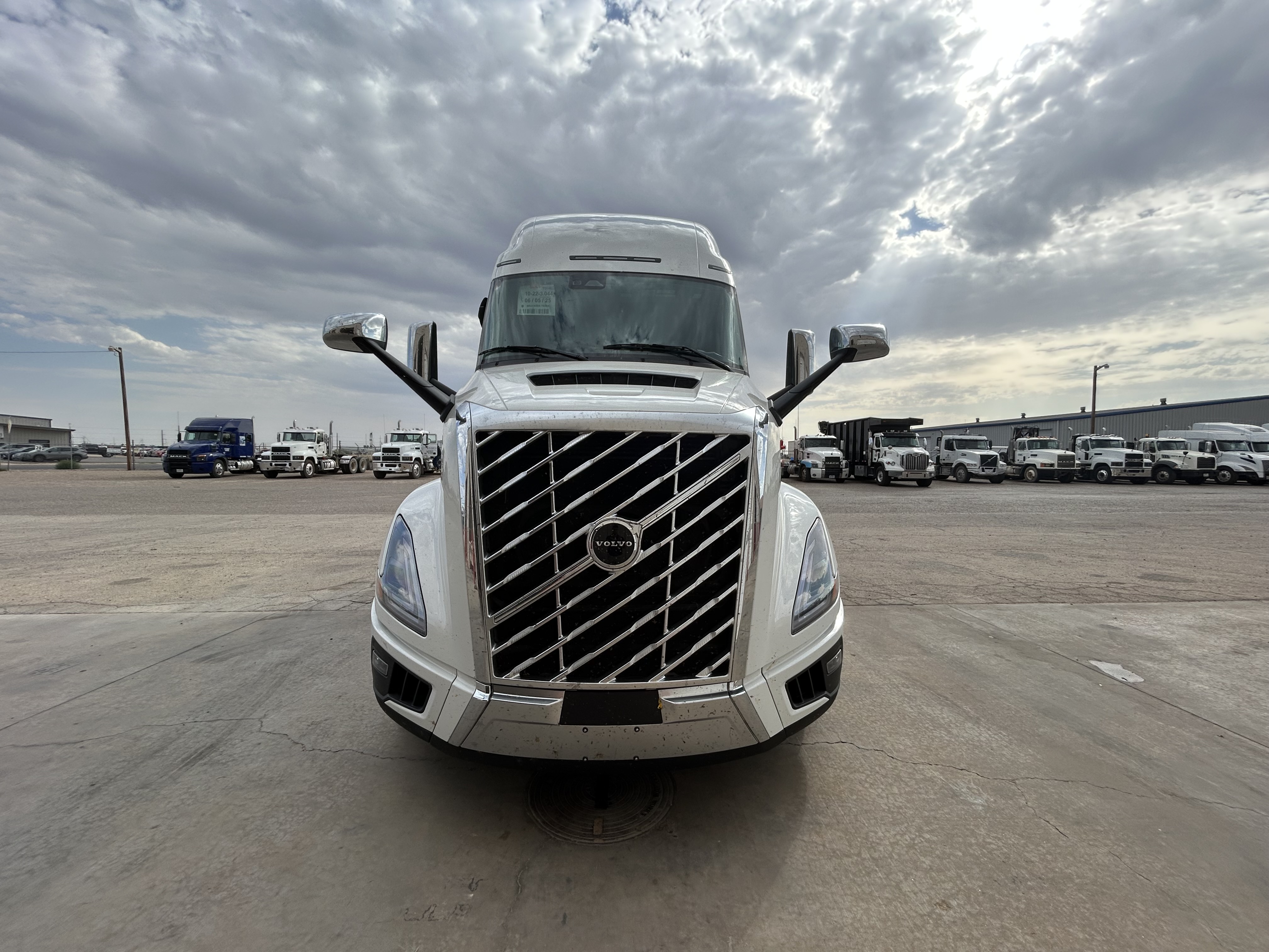 2026 Volvo - image 3