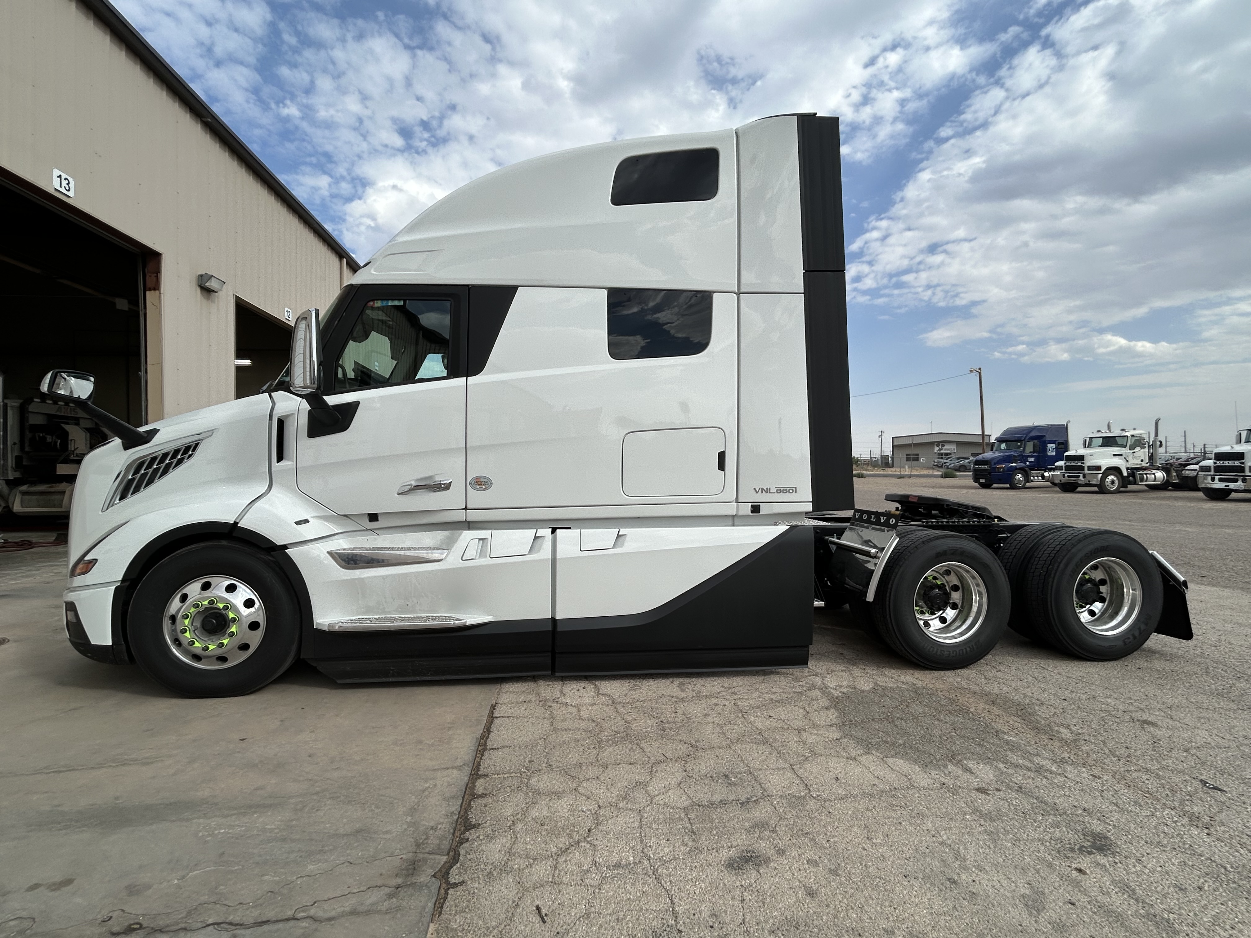 2026 Volvo - image 4