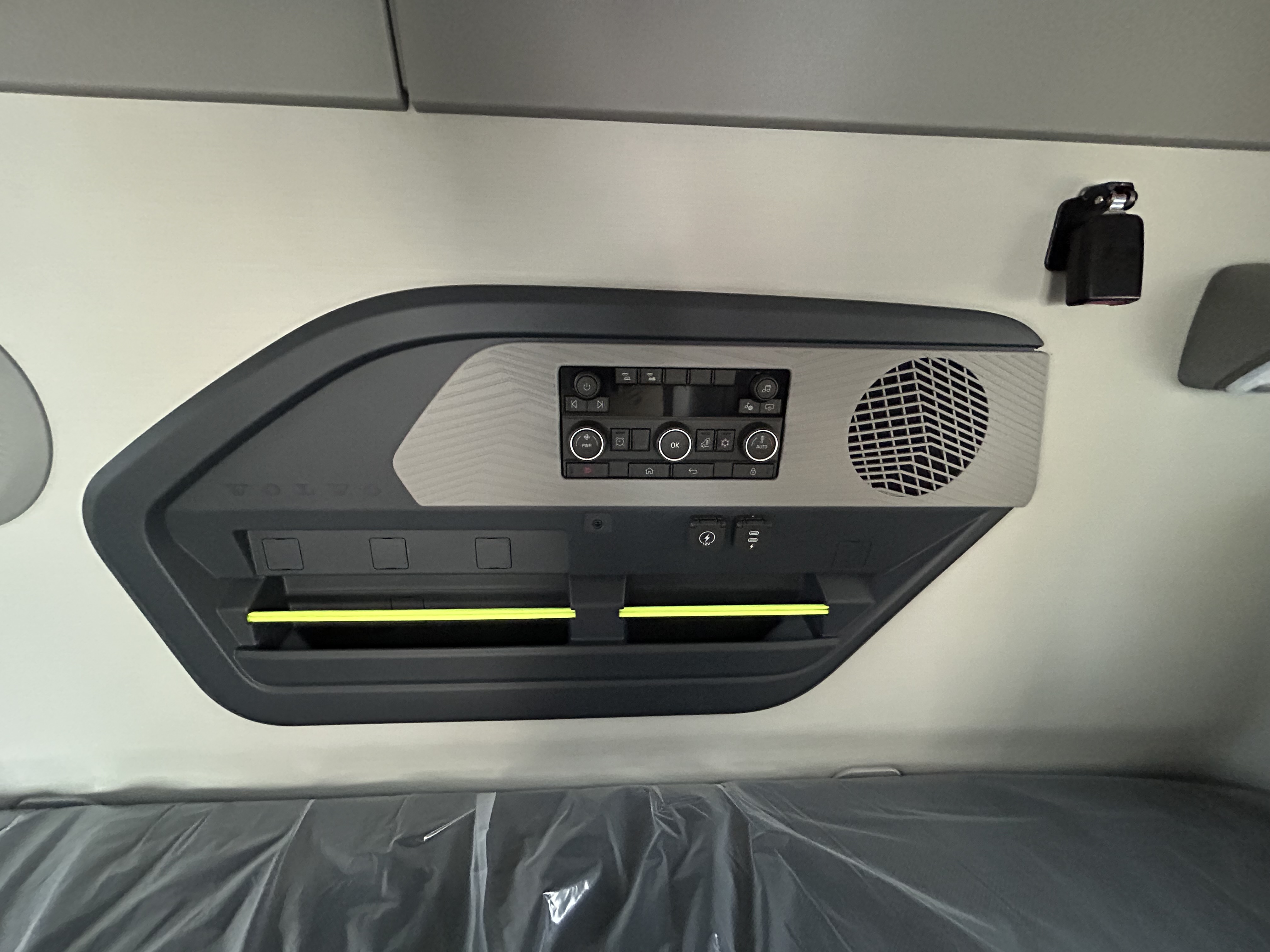 2026 Volvo - image 18