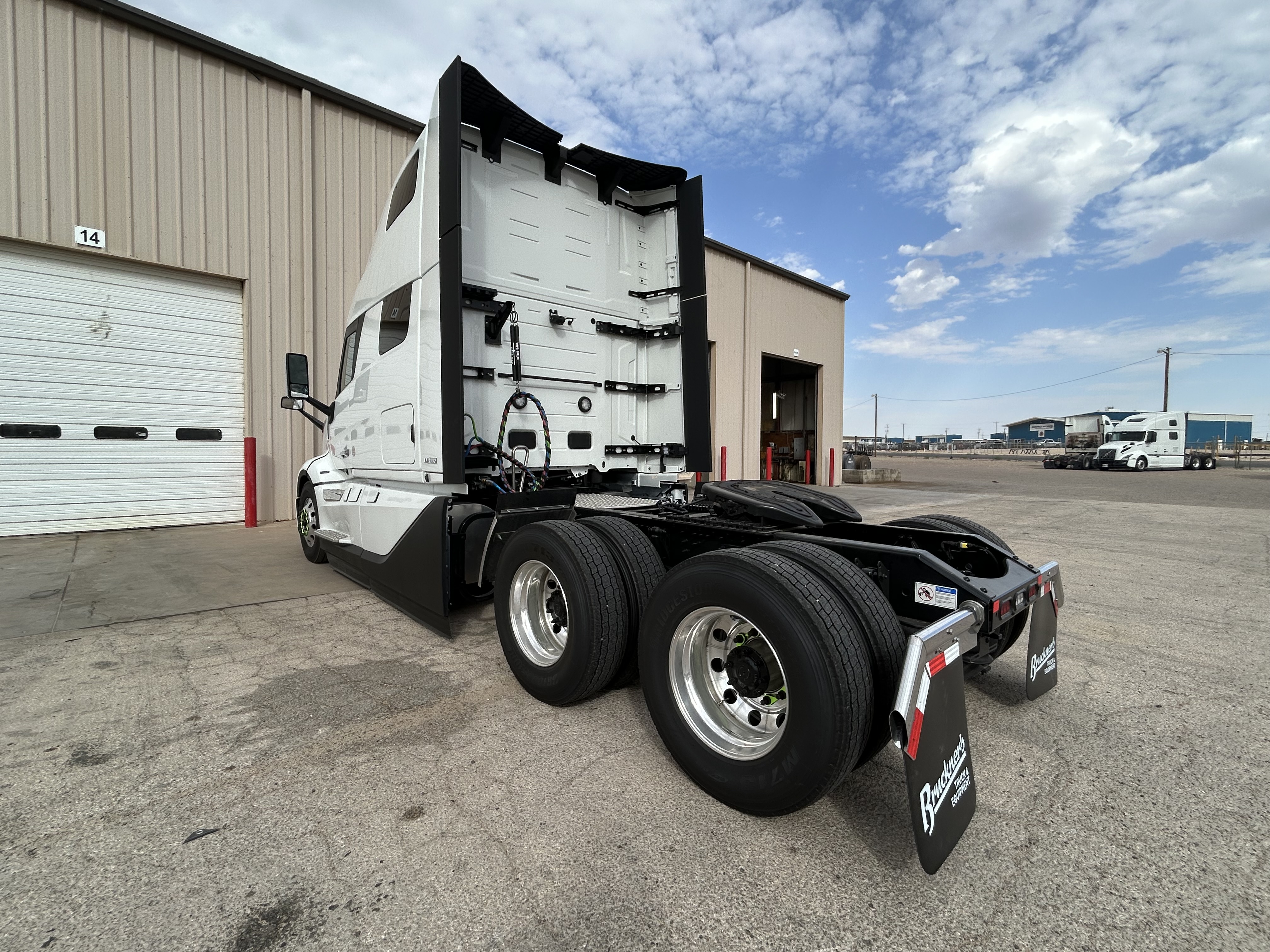 2026 Volvo - image 5