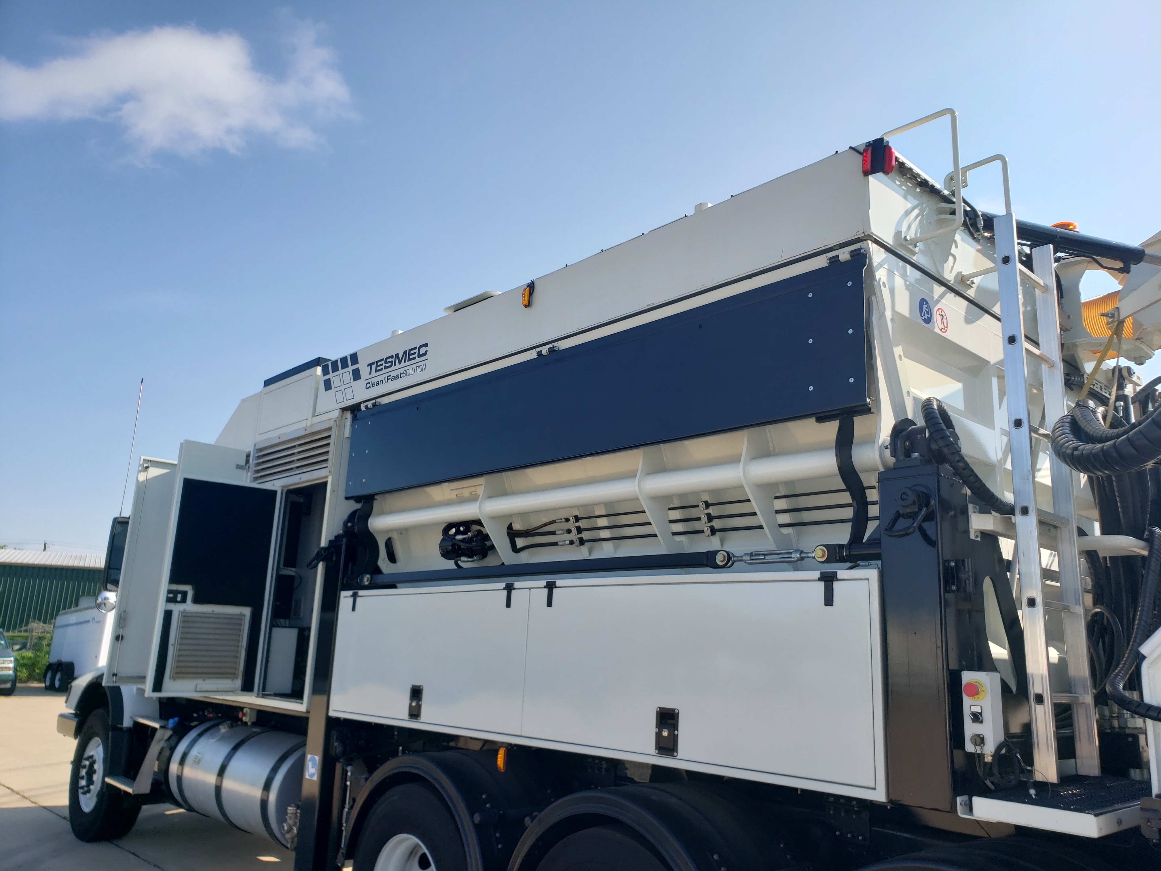 2024 Volvo - image 19