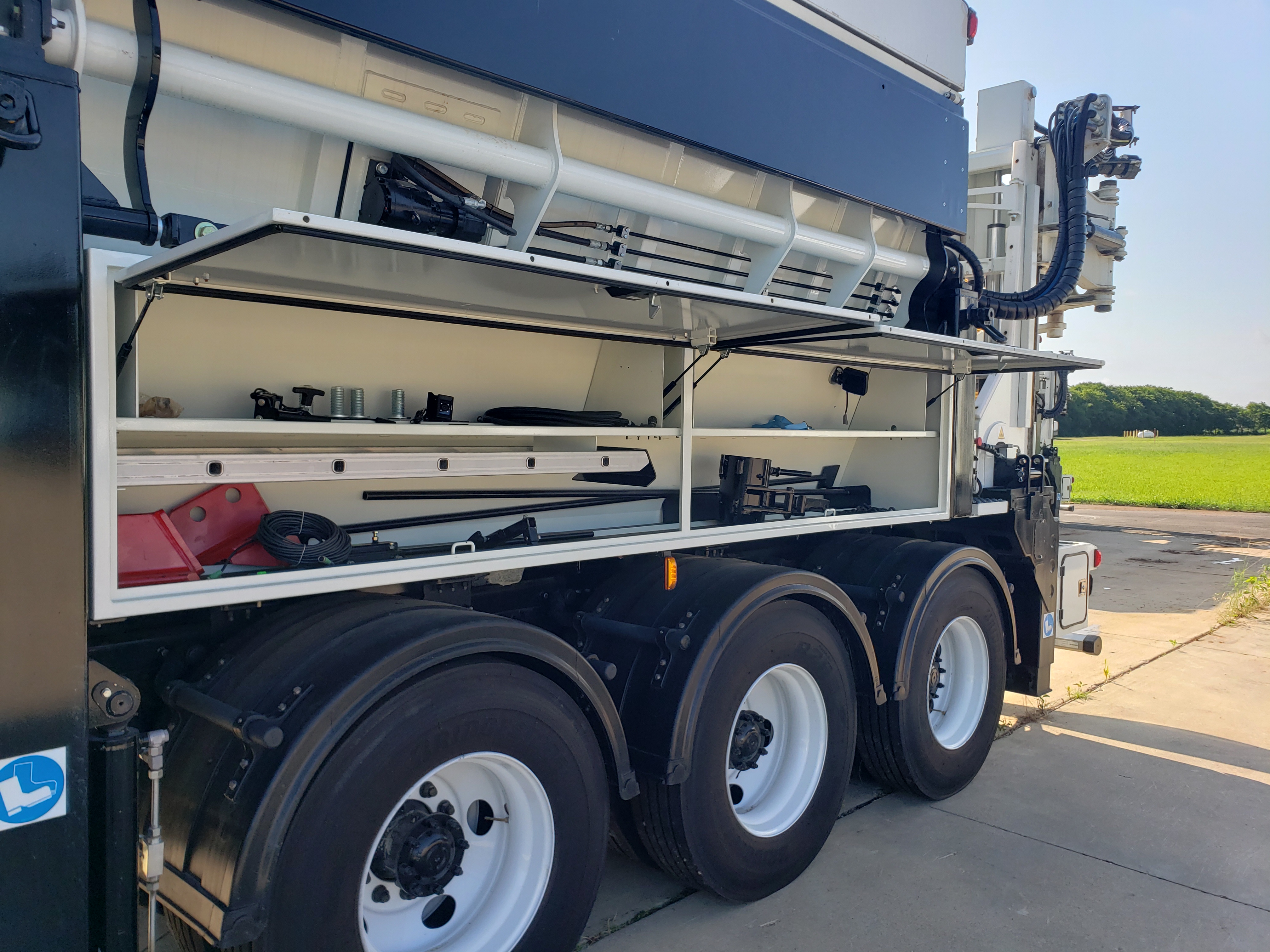 2024 Volvo - image 21