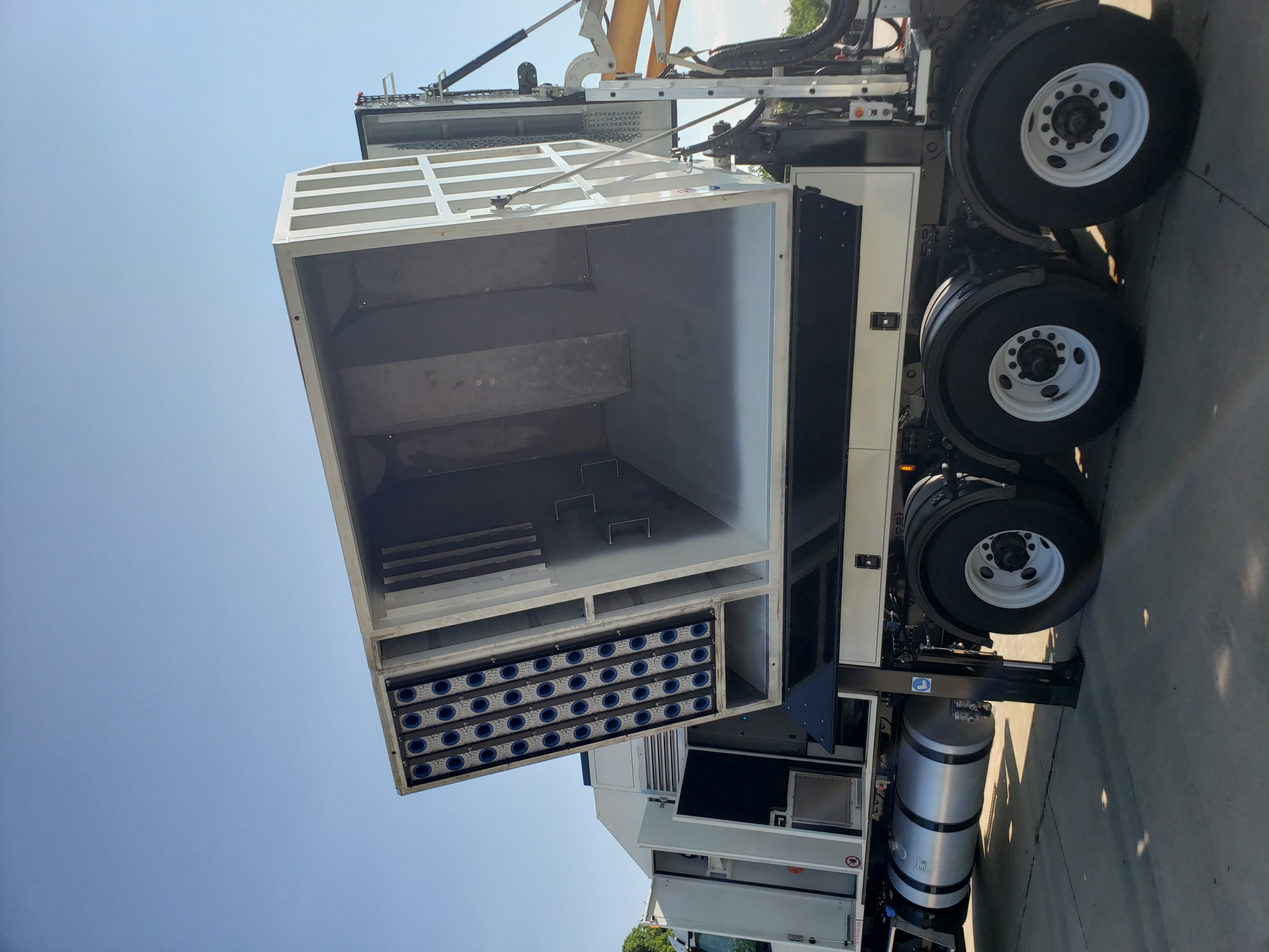 2024 Volvo - image 18