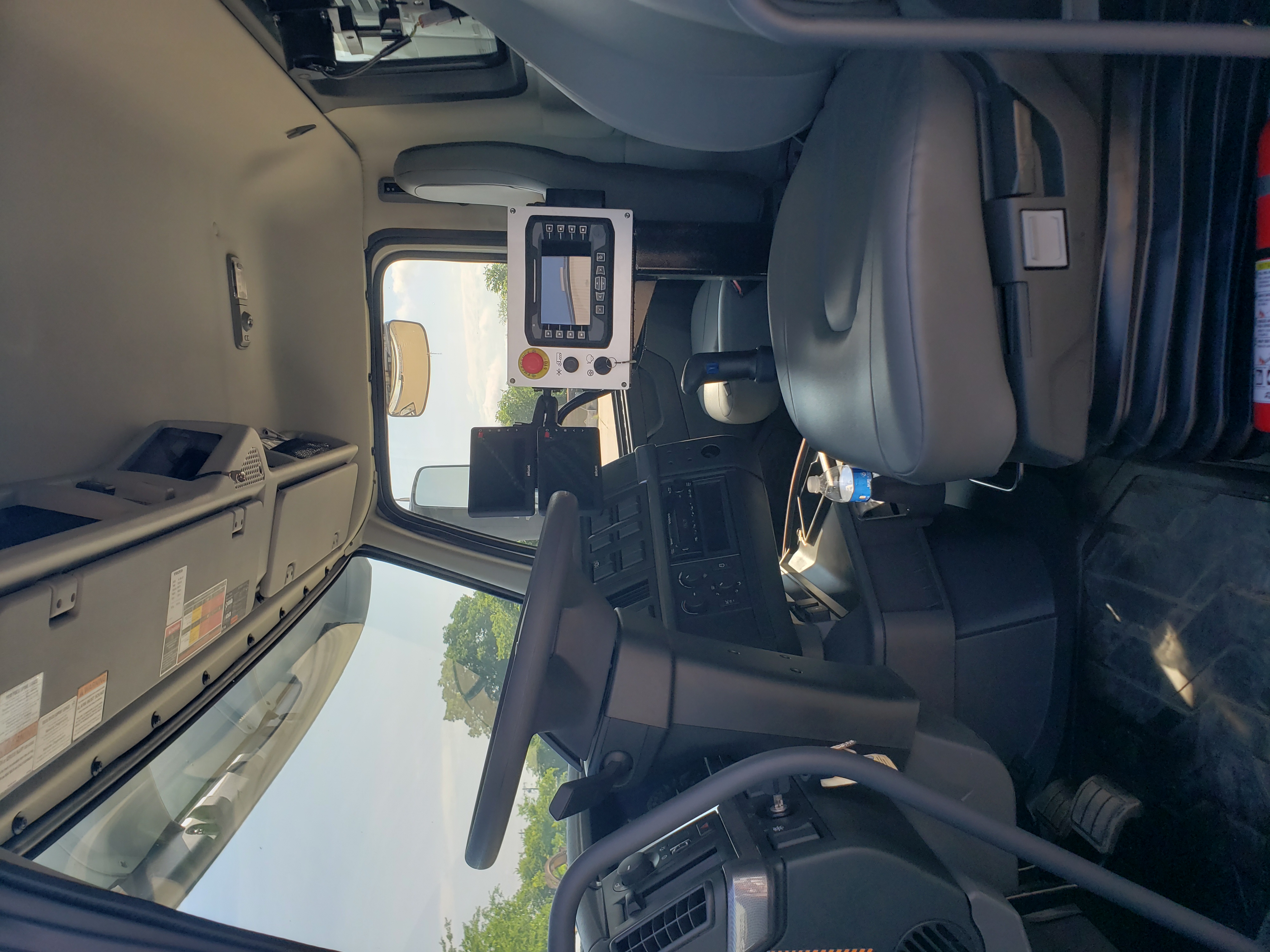 2024 Volvo - image 25