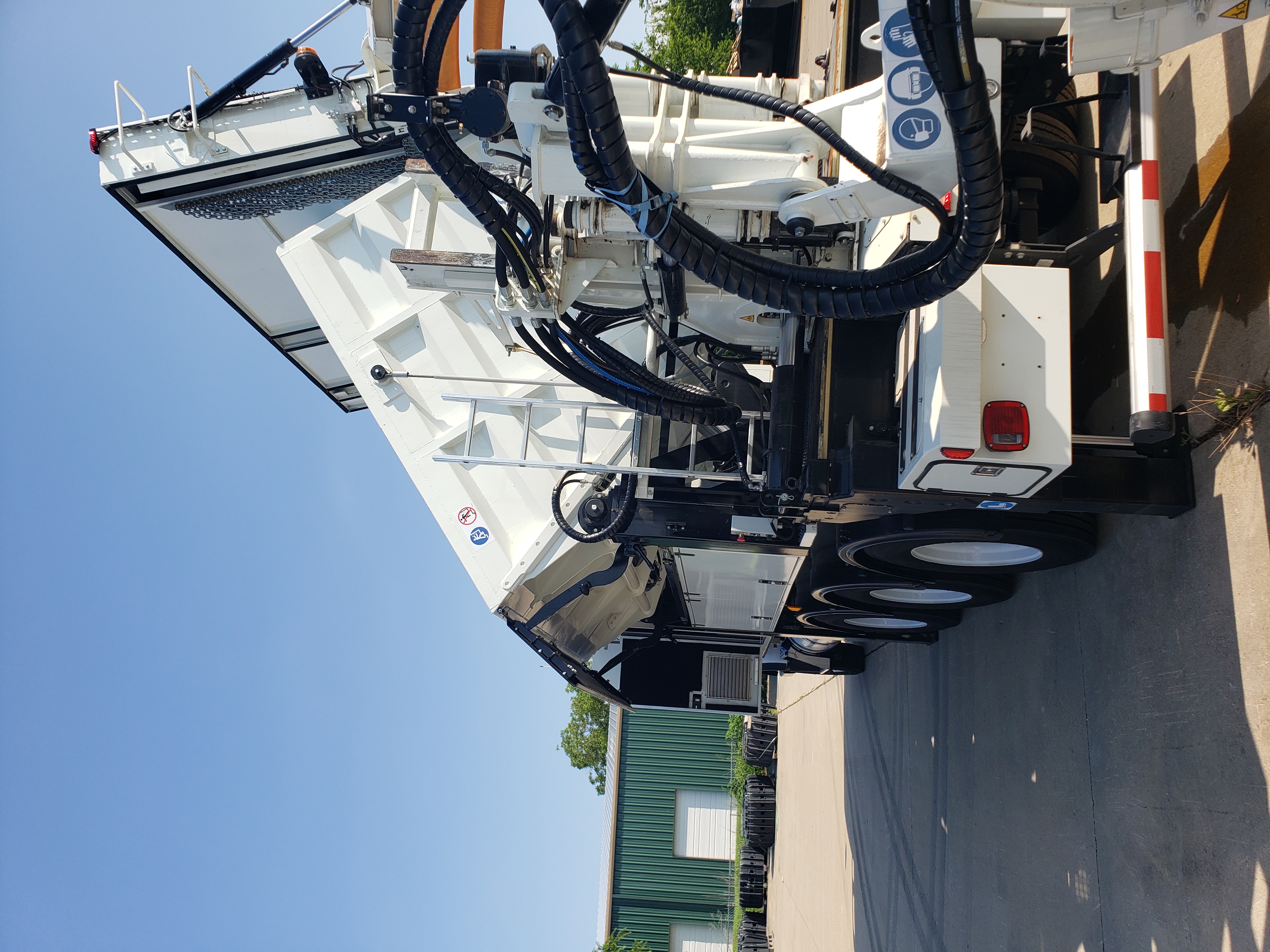 2024 Volvo - image 15