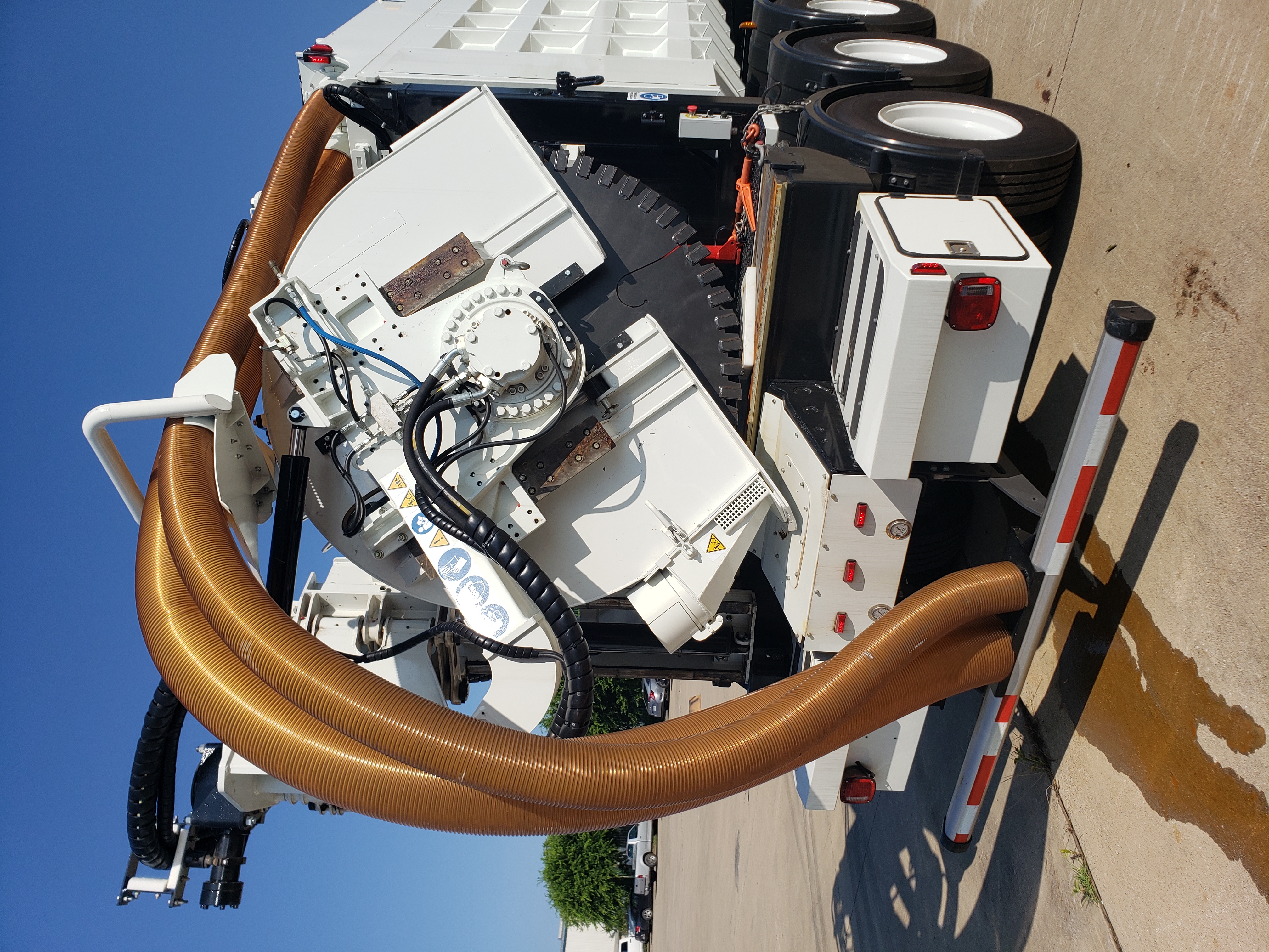 2024 Volvo - image 7