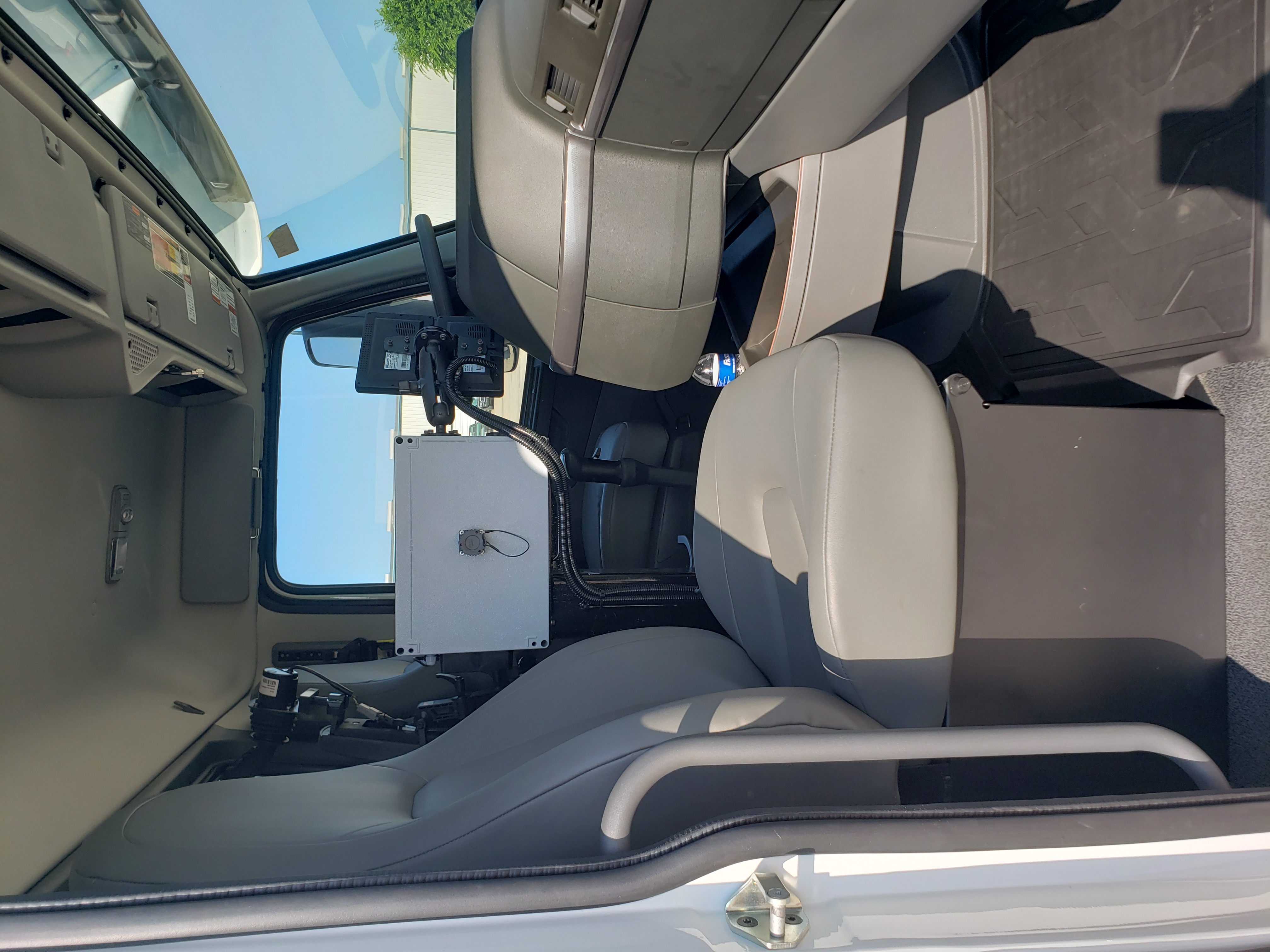 2024 Volvo - image 27