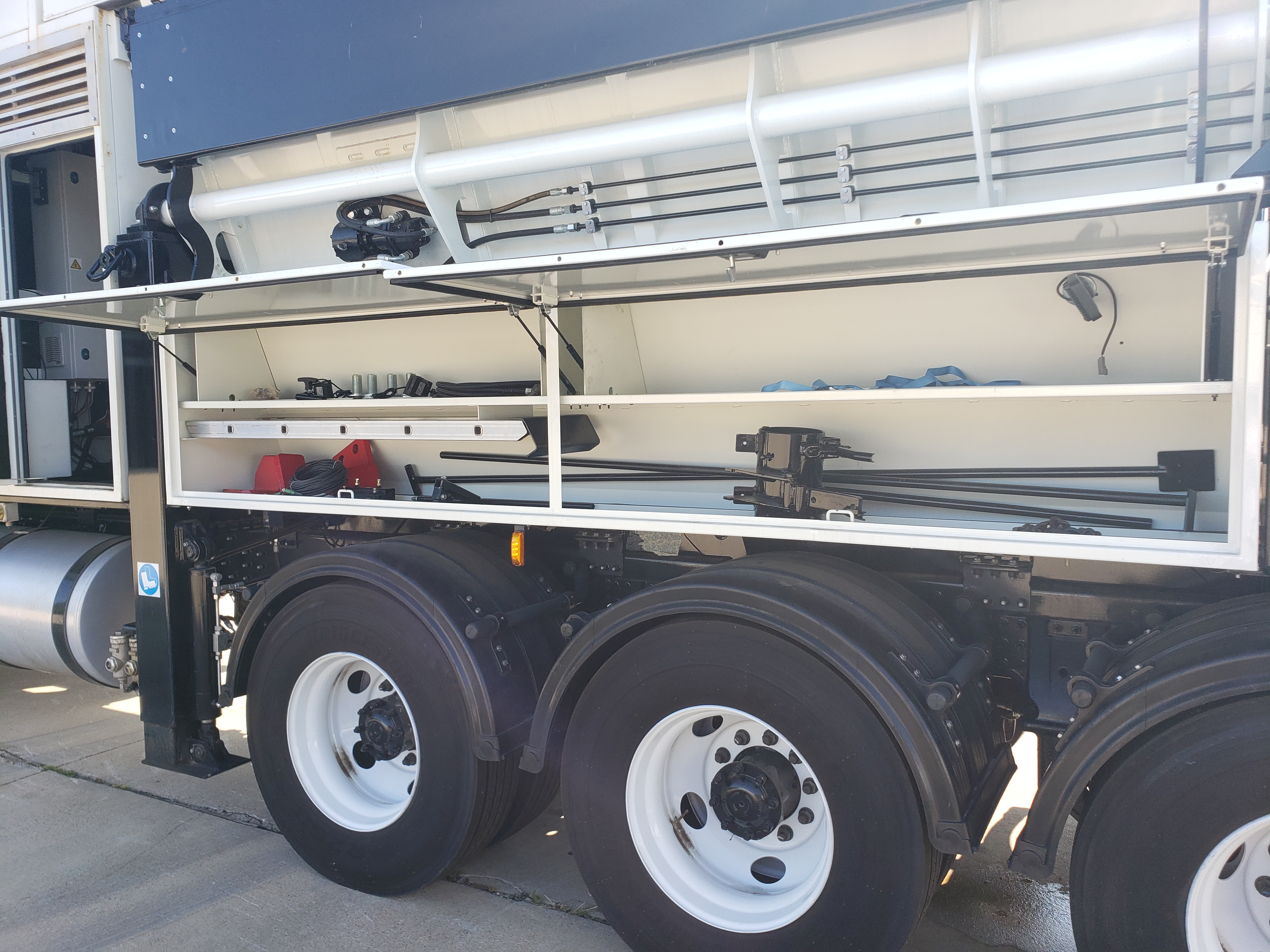 2024 Volvo - image 20