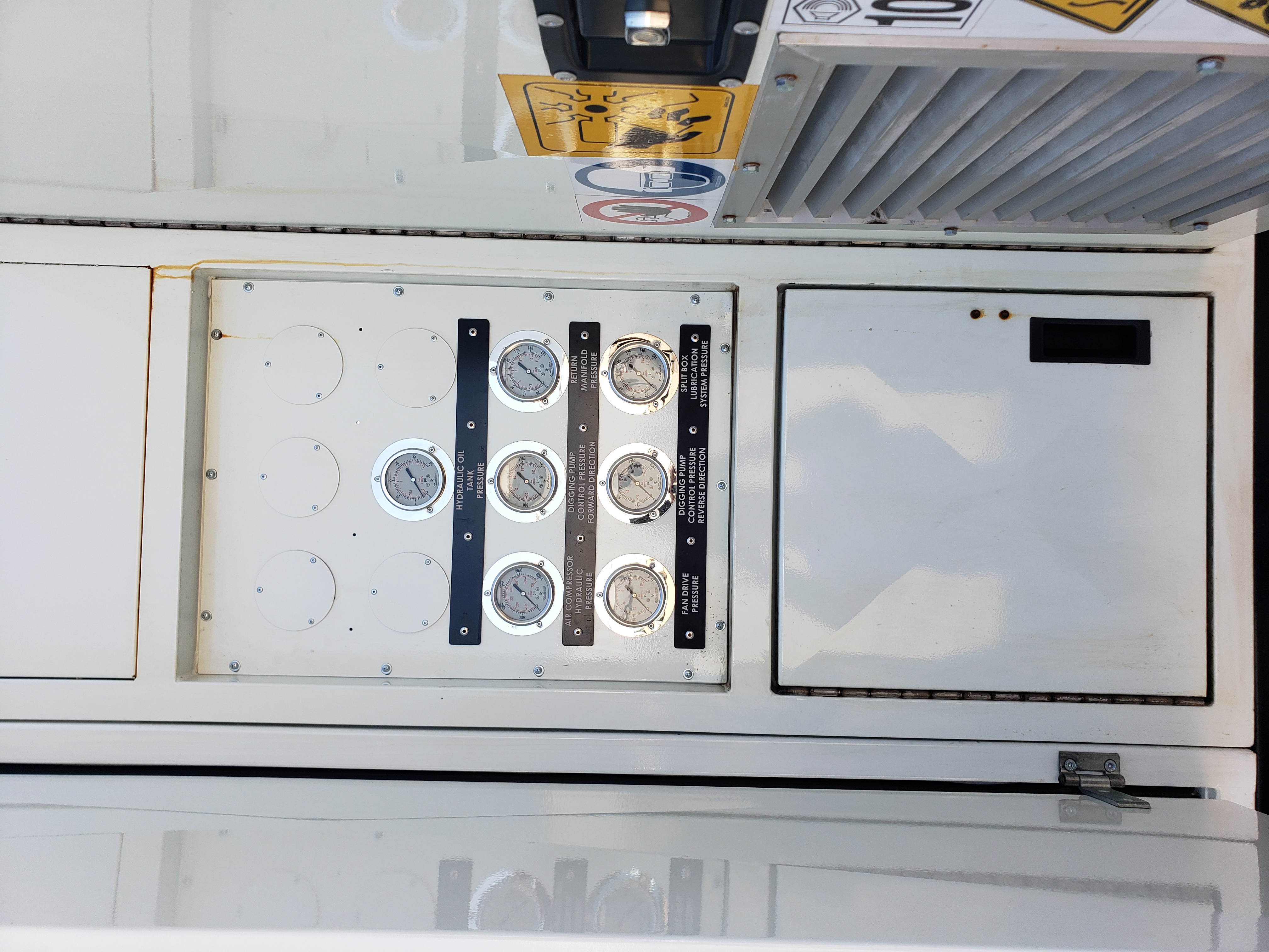 2024 Volvo - image 24