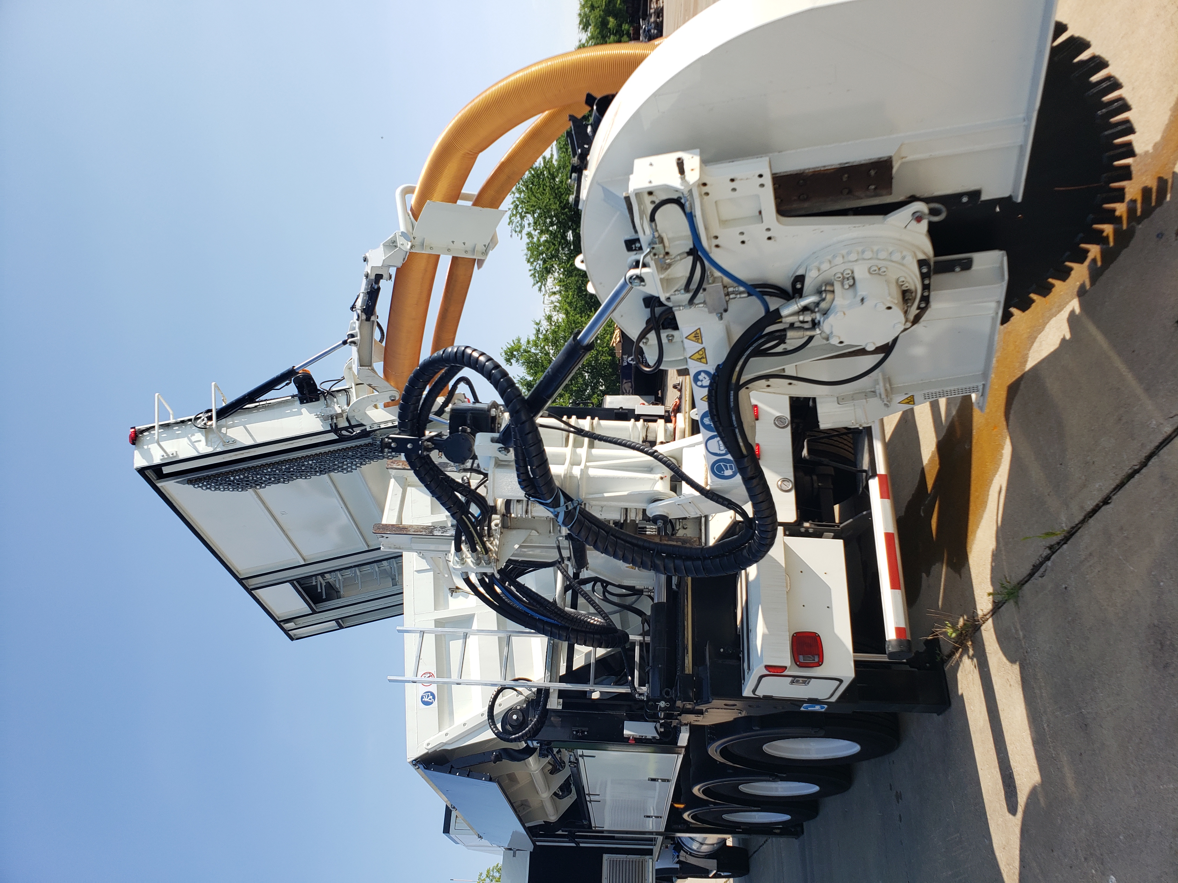 2024 Volvo - image 10