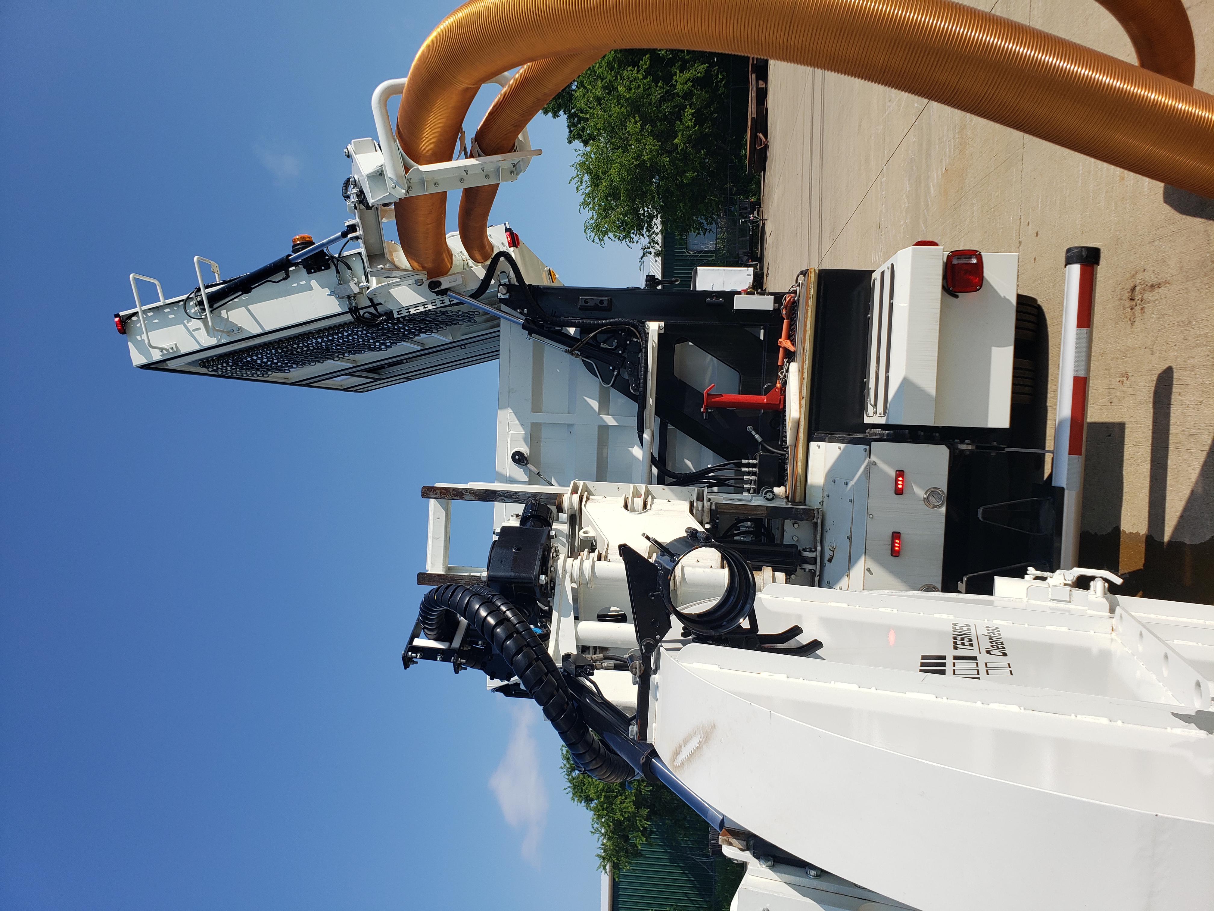 2024 Volvo - image 13