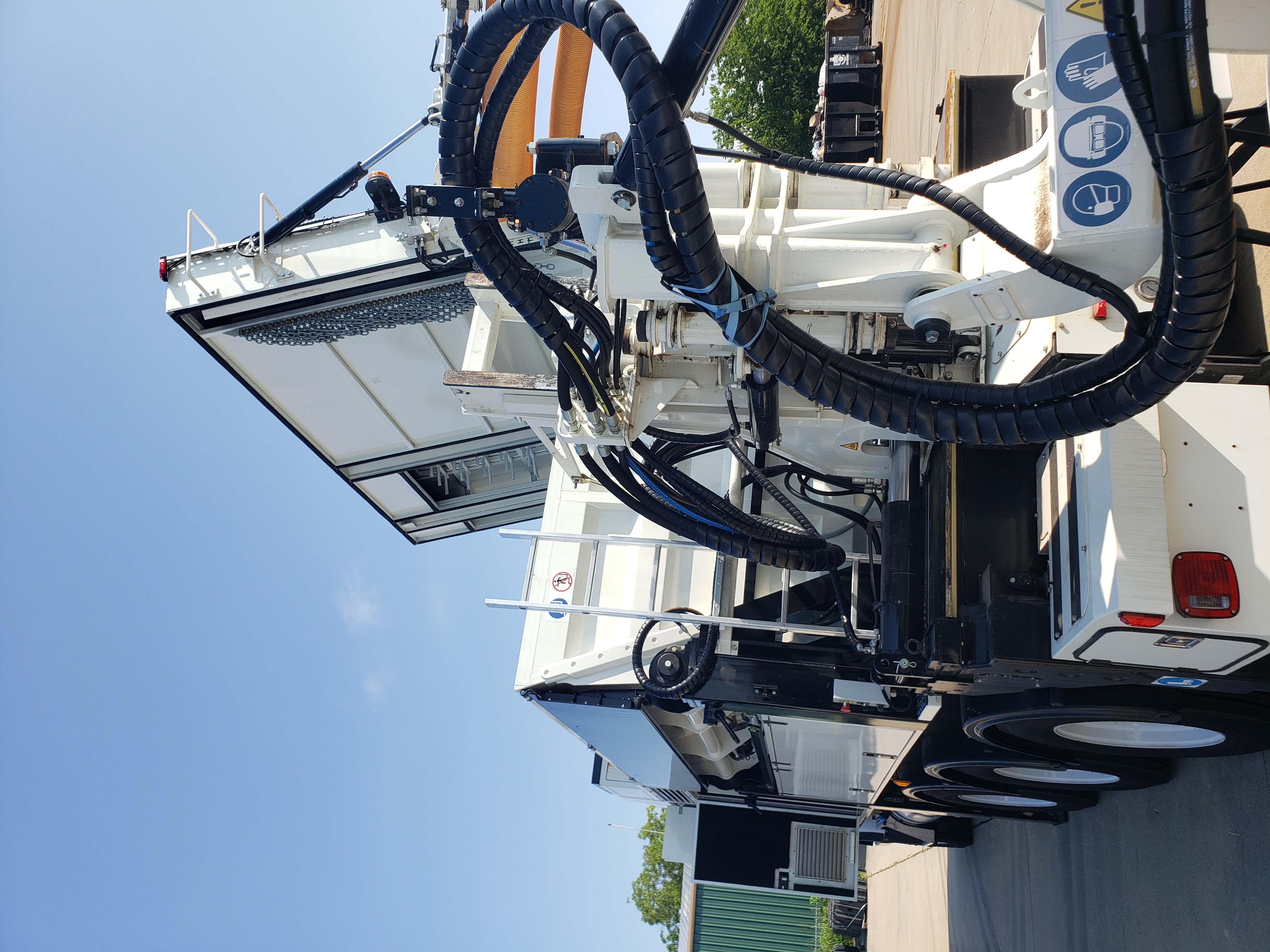 2024 Volvo - image 14