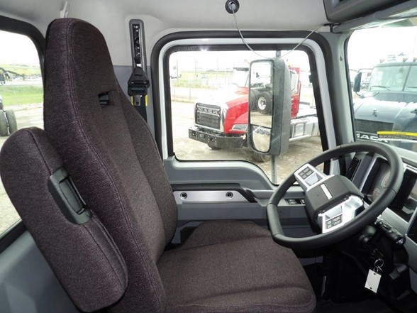 2024 Mack Granite - image 16