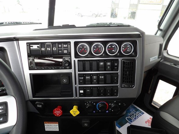 2024 Mack Granite - image 7