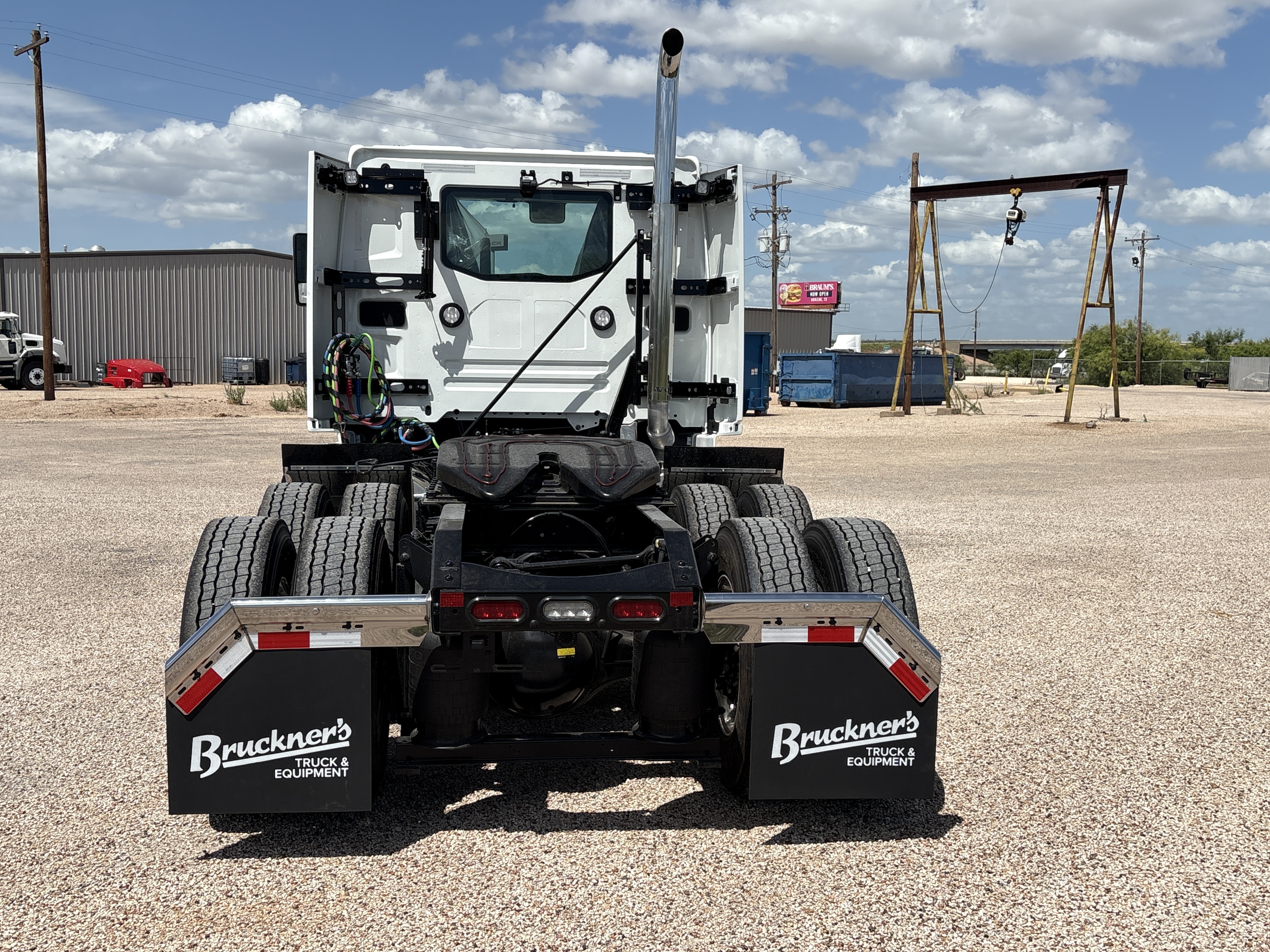 2026 Volvo - image 3