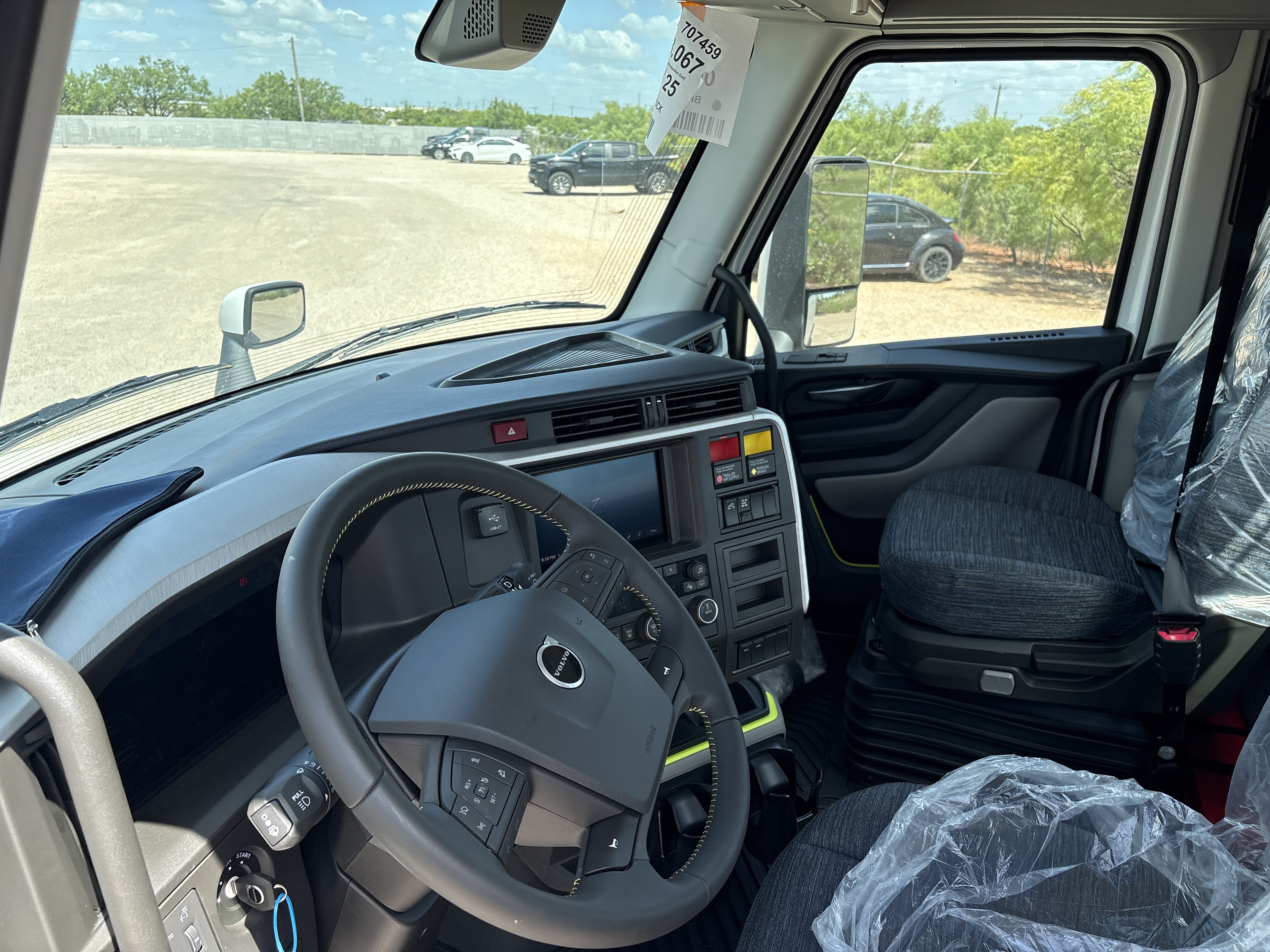 2026 Volvo - image 4