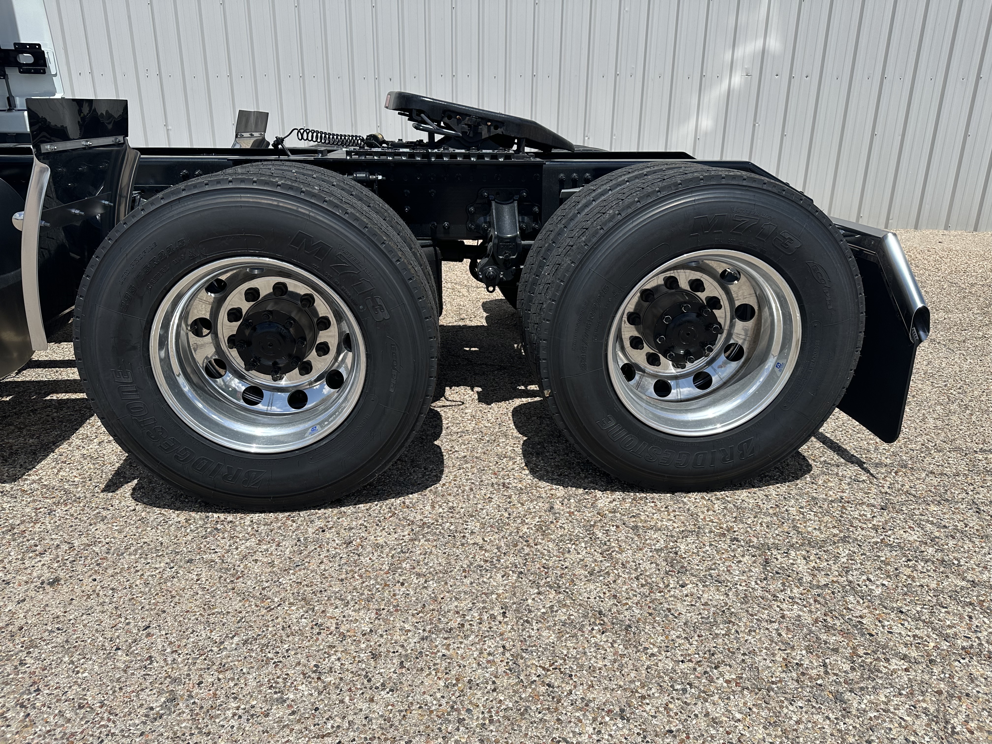 2026 Volvo - image 8