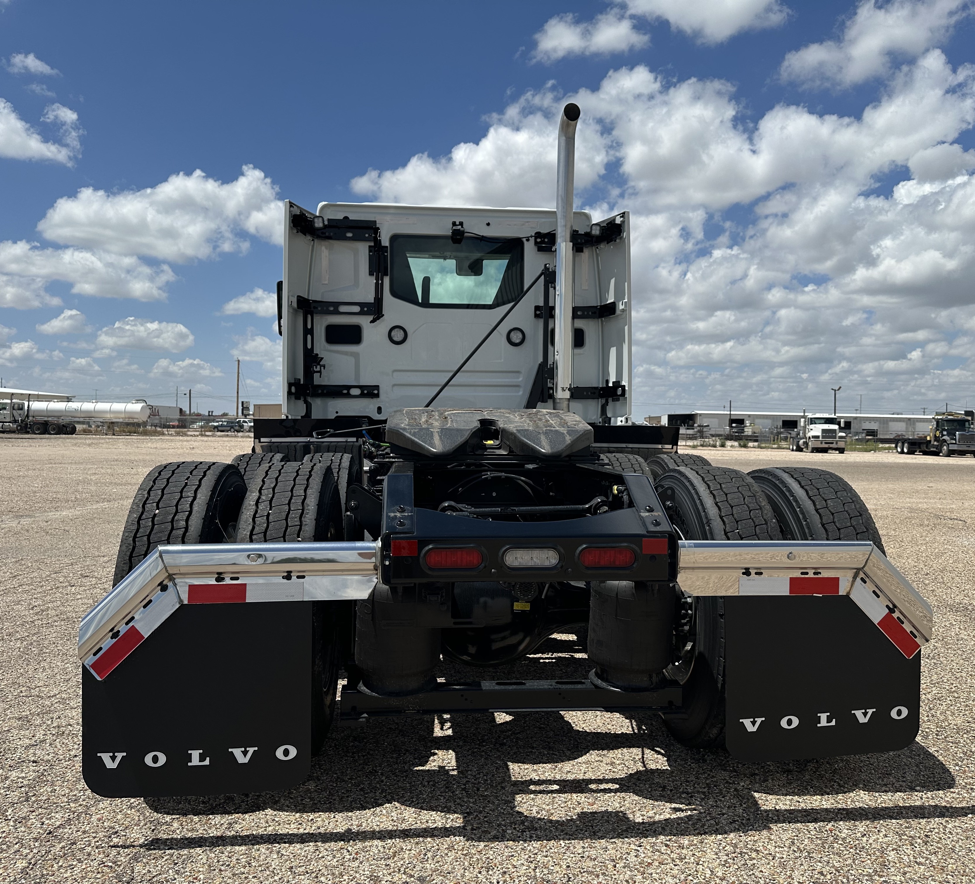 2026 Volvo - image 6