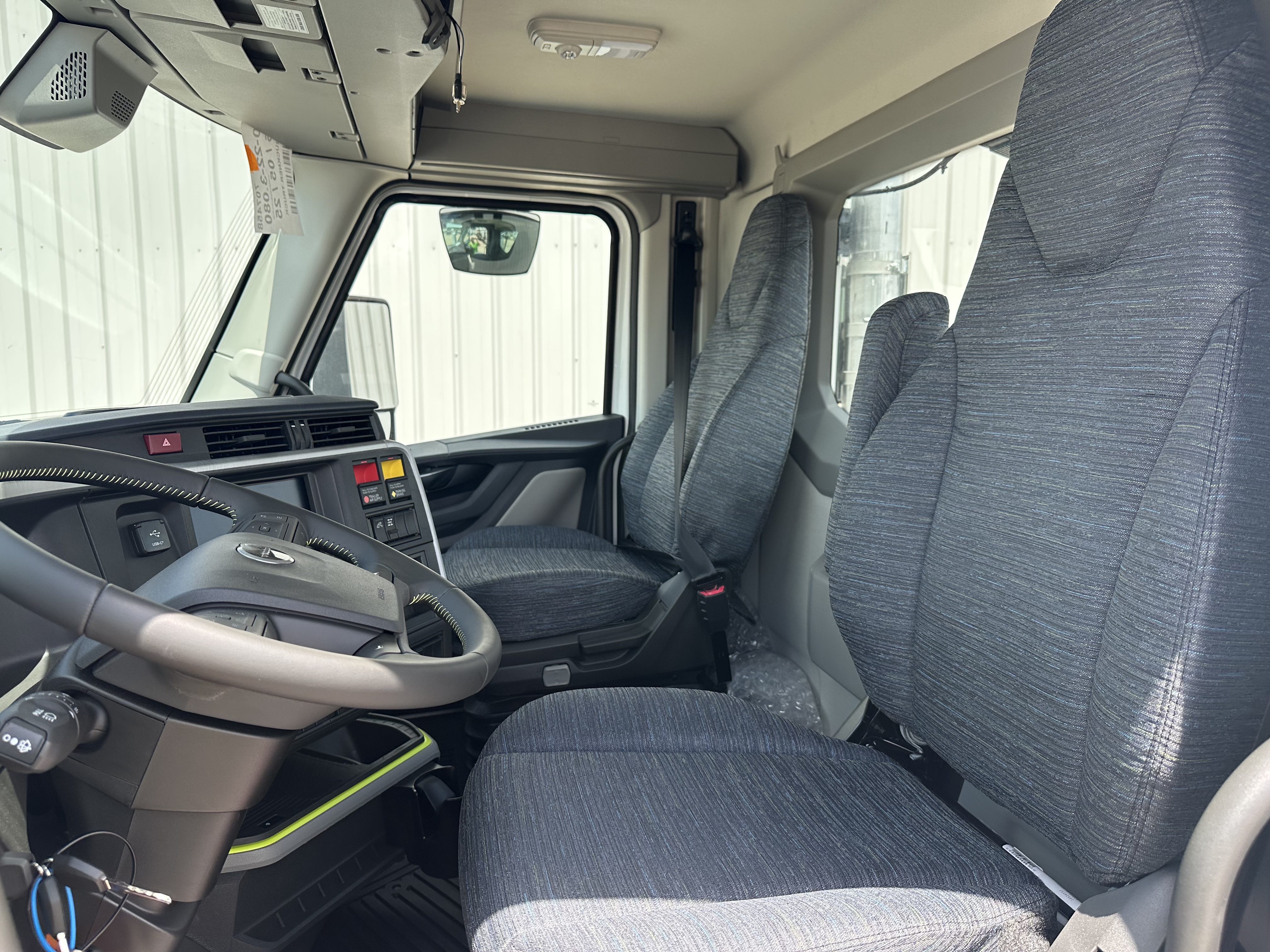 2026 Volvo - image 11