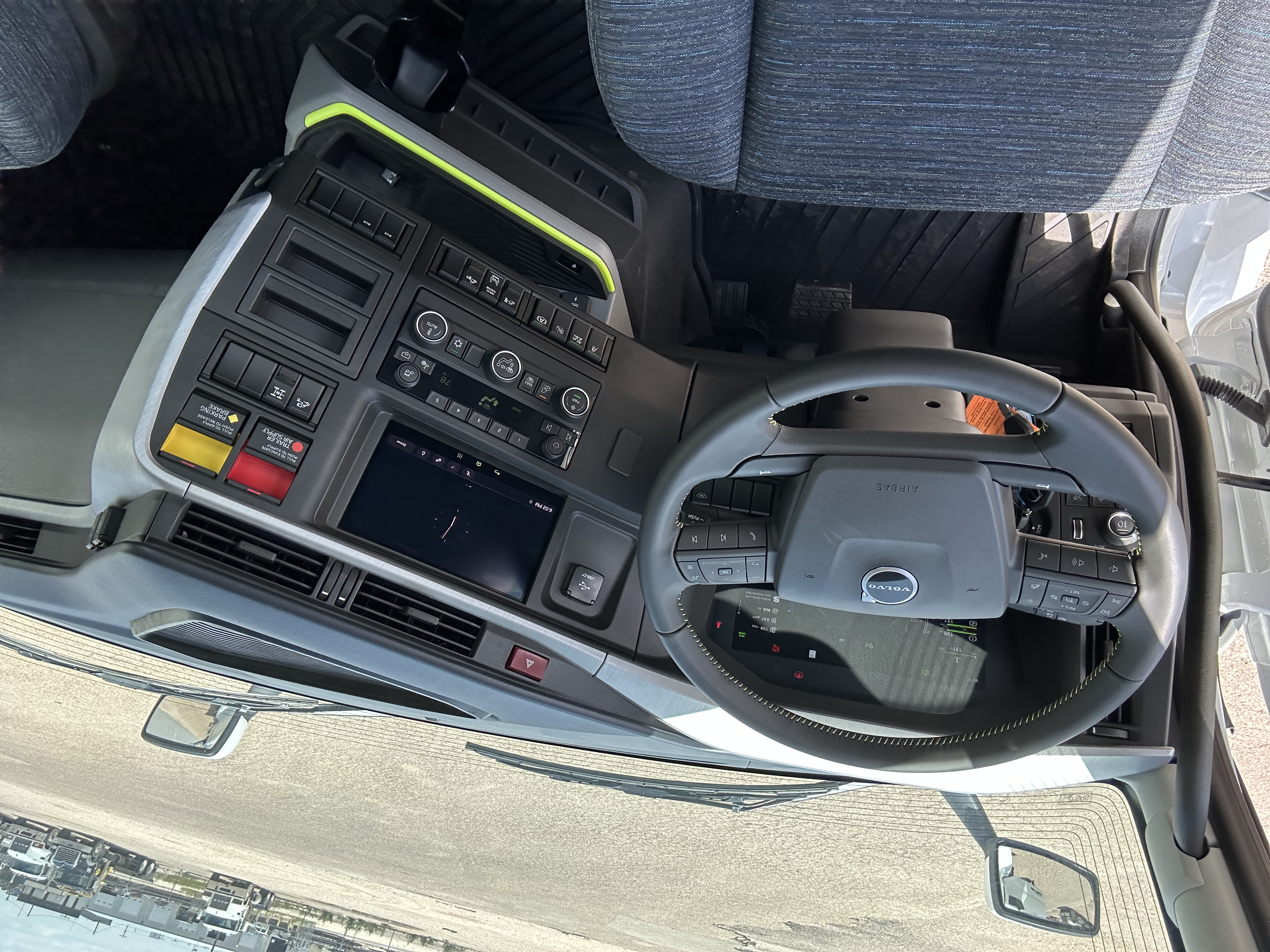 2026 Volvo - image 12