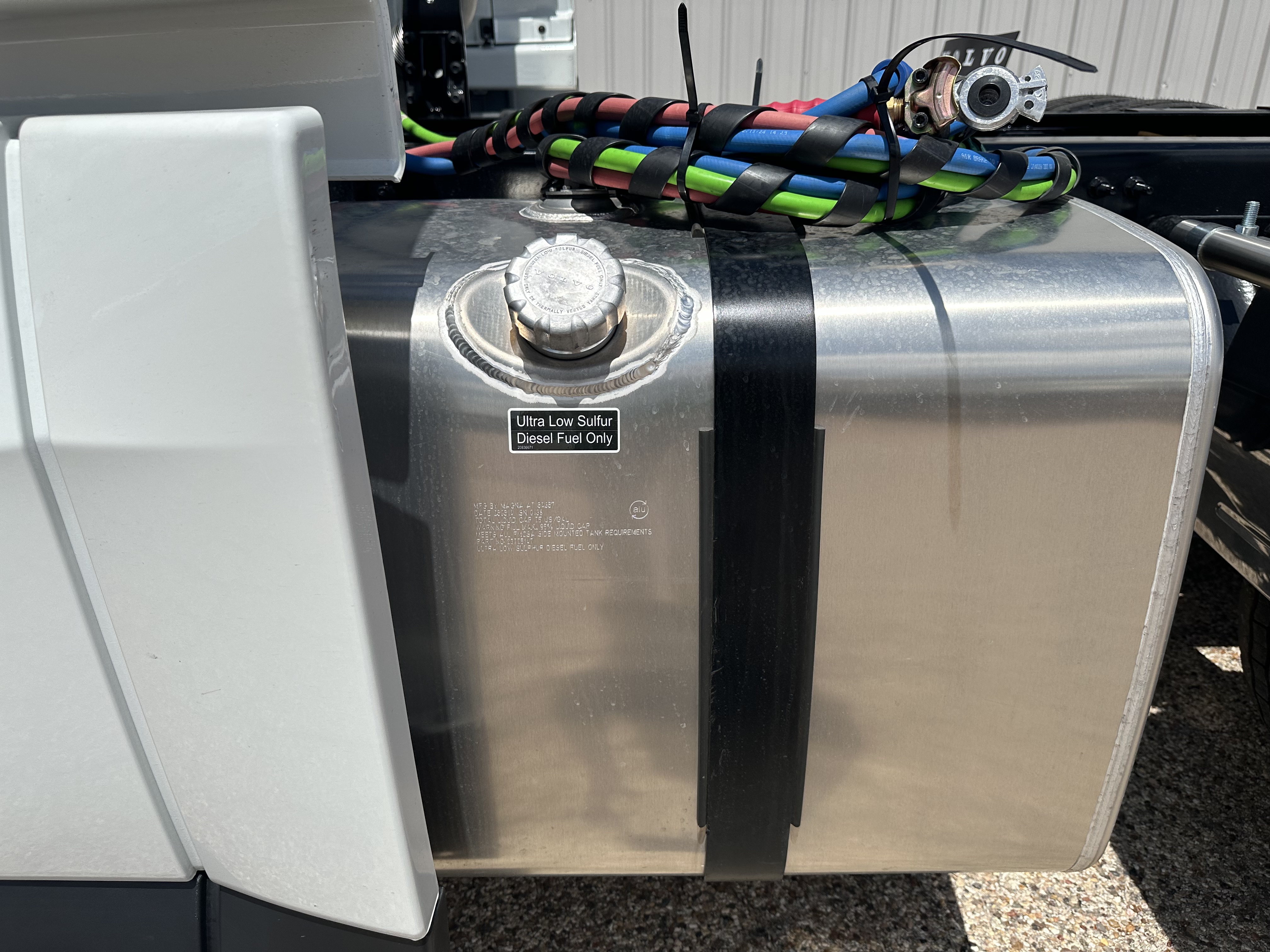 2026 Volvo - image 9