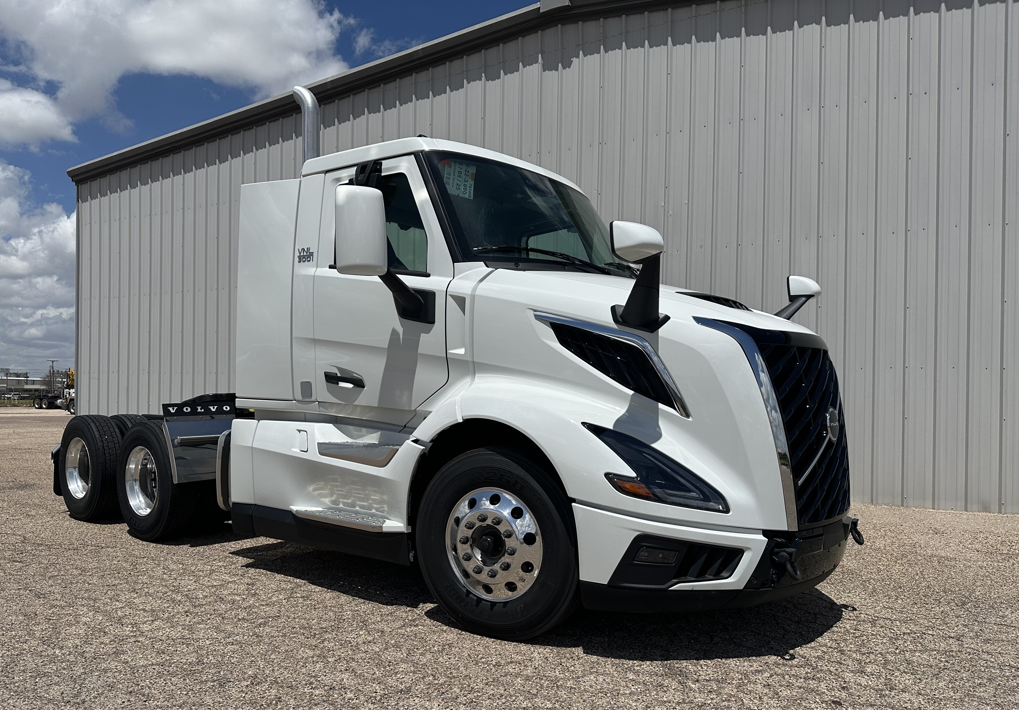 2026 Volvo - image 3