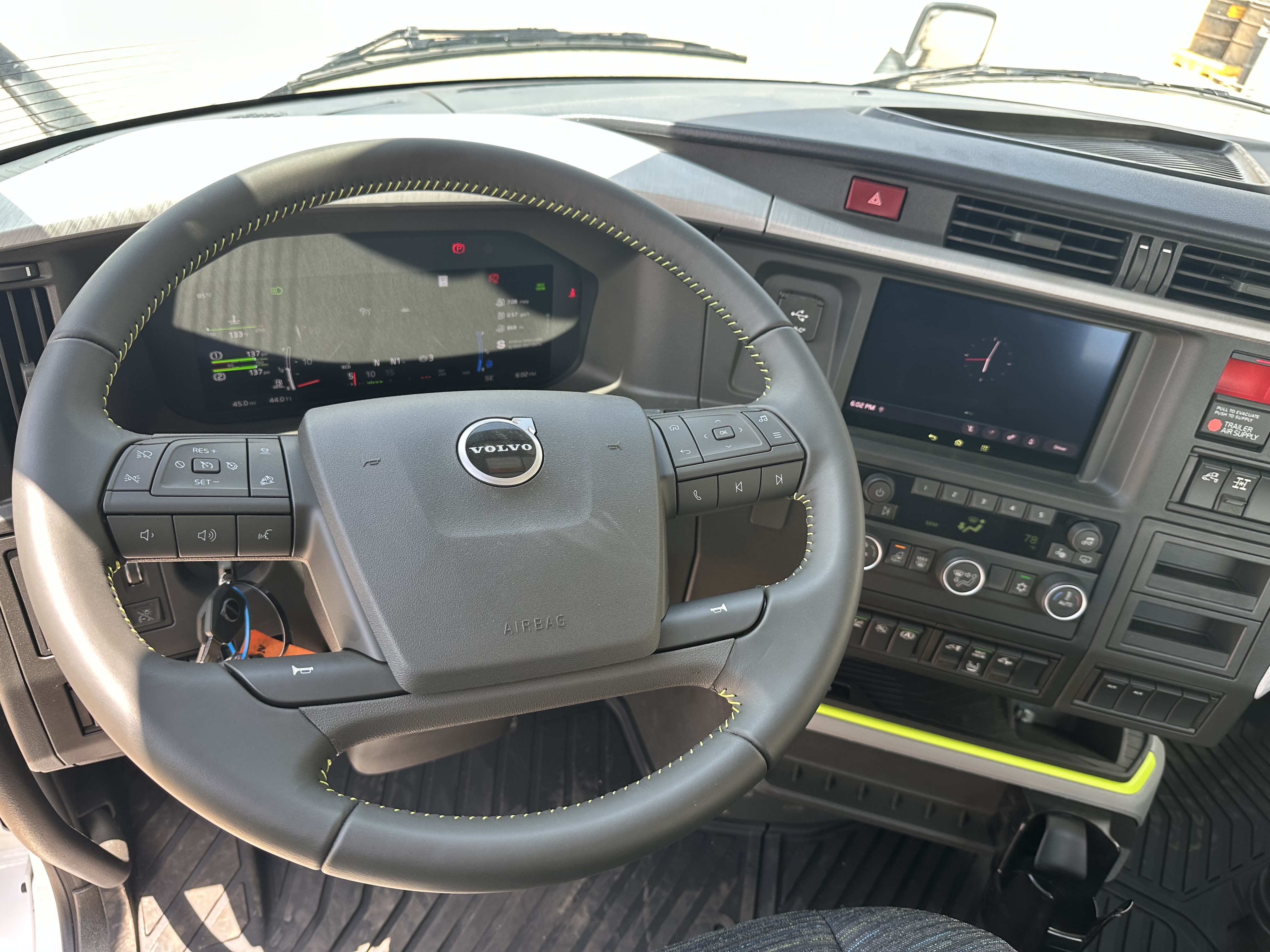 2026 Volvo - image 13